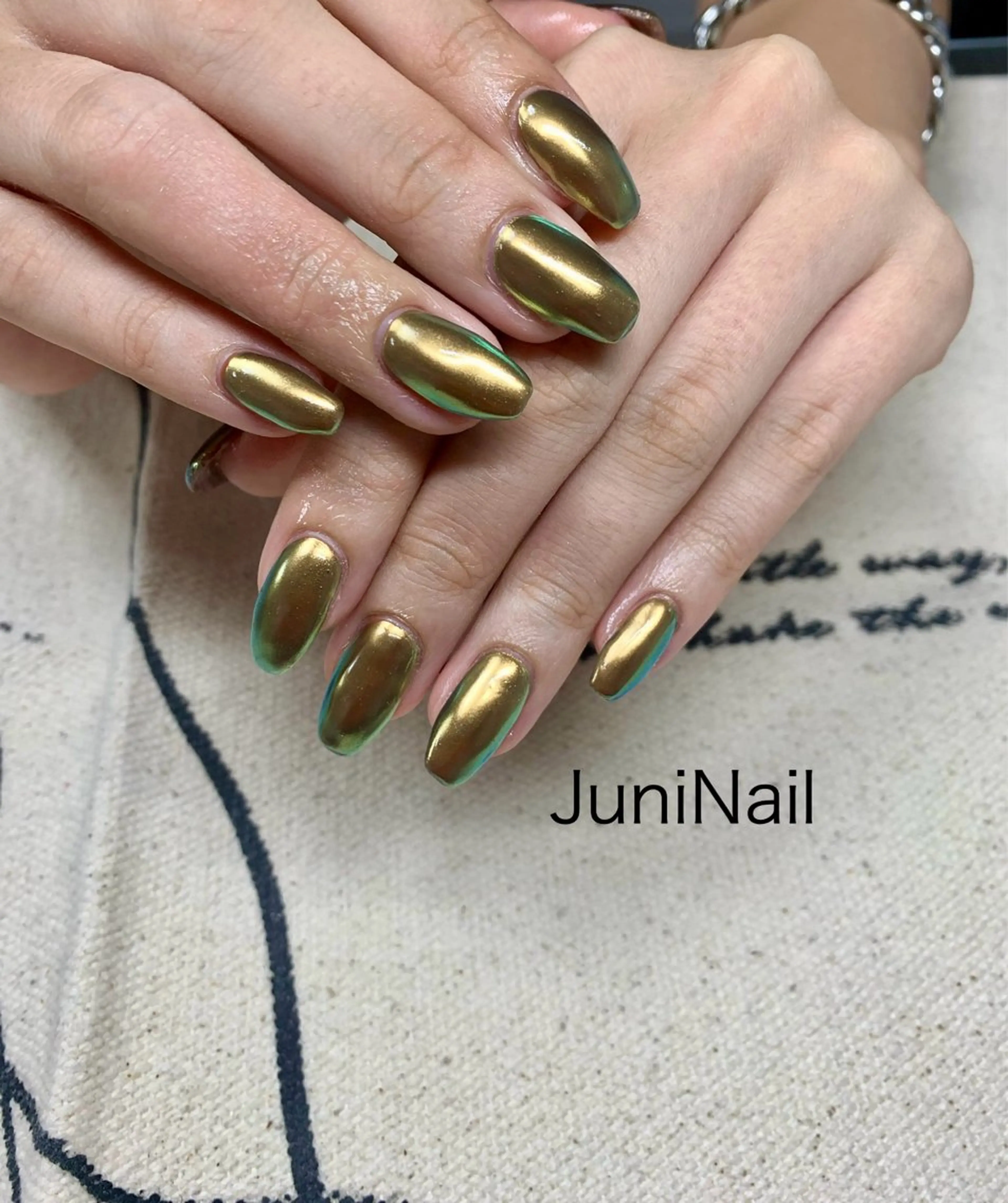 ネイル オーロラネイル クリアネイル 成人式 フラッシュネイル 氷ネイル・うるうるネイル ハンドネイル JuniNail 주니네일🇰🇷suのネイルデザイン