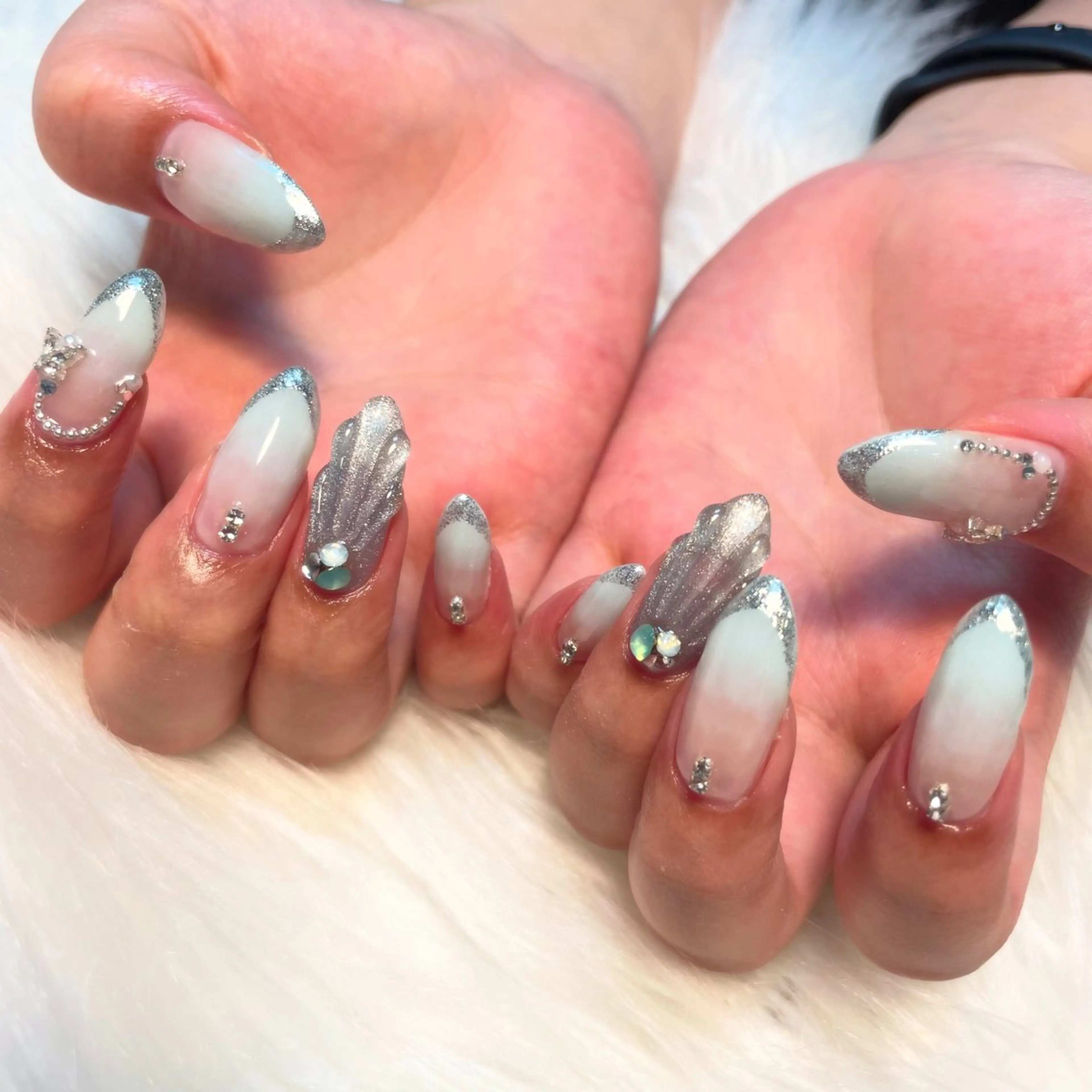 ネイル ハンドネイル ゴテゴテ💙ワンホン リオナのネイルデザイン