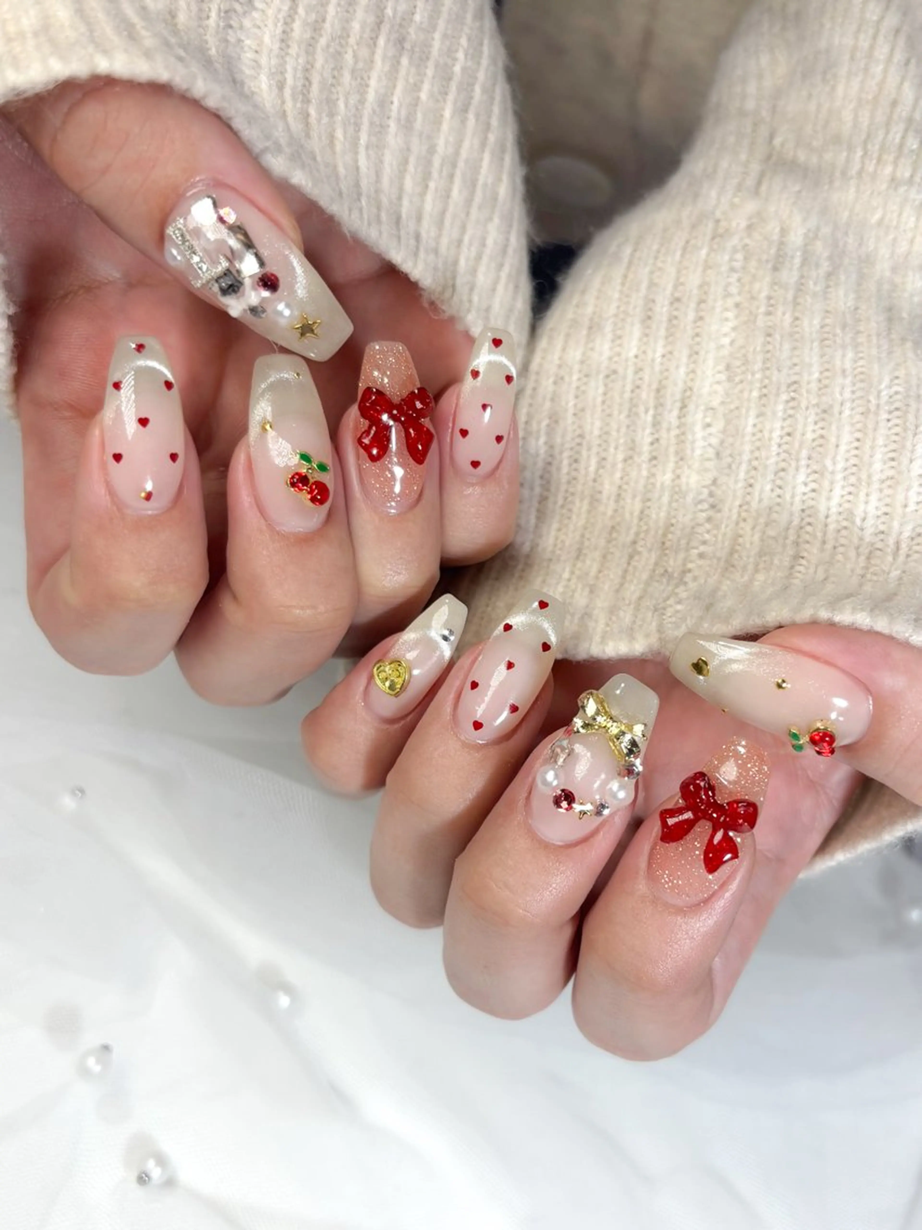 ネイル 冬ネイル クリスマス ハンドネイル émure. / パラジェル認定のネイルデザイン