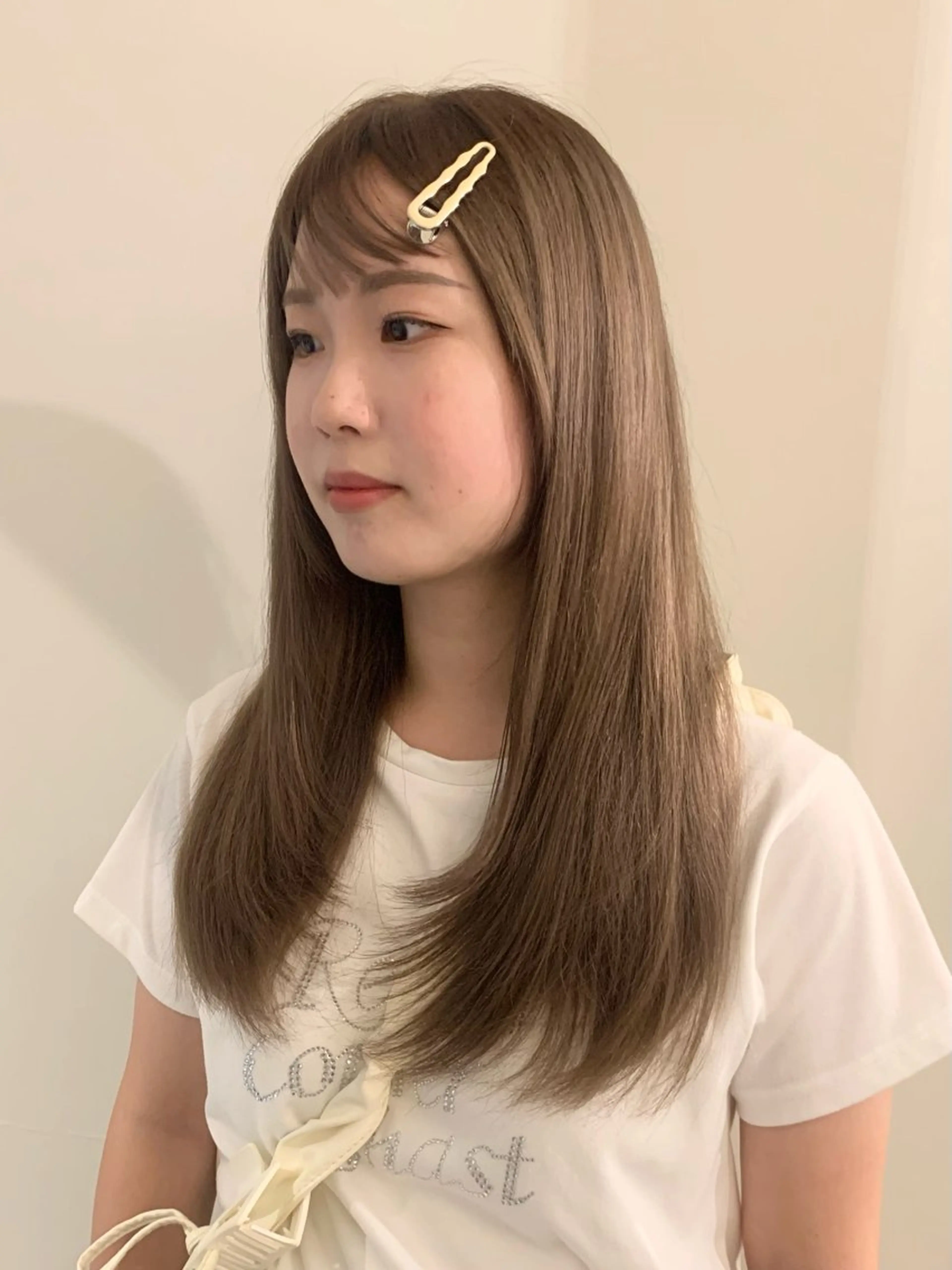 ロング カラー ベージュカラー ミルクティーベージュ レイヤーカット カット ヘアカラー 落合希 Olivebeigeのヘアスタイル
