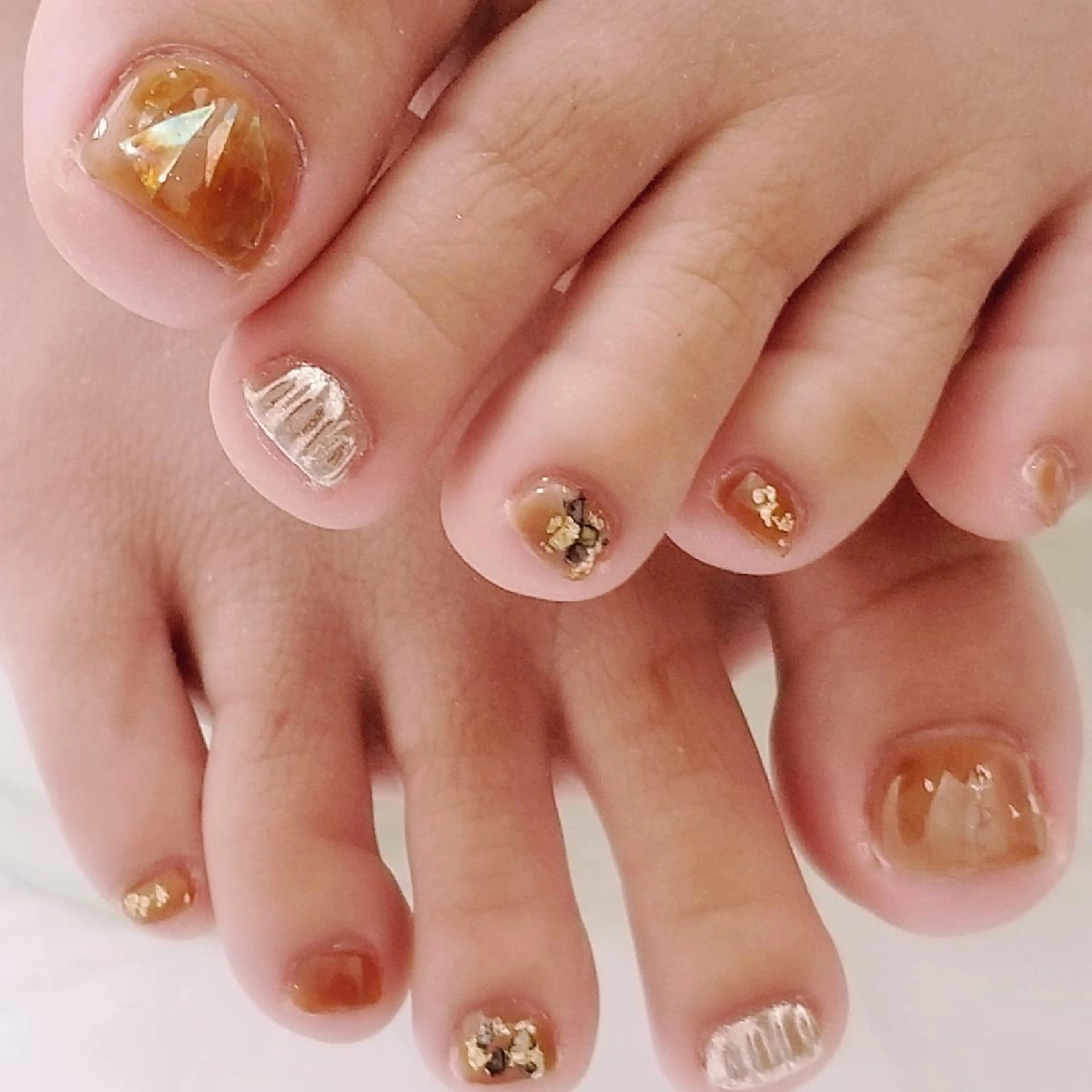 ネイル オーロラネイル ブラウン フットネイル ミラーネイル ハンドネイル フットネイル trees_ nailのネイルデザイン