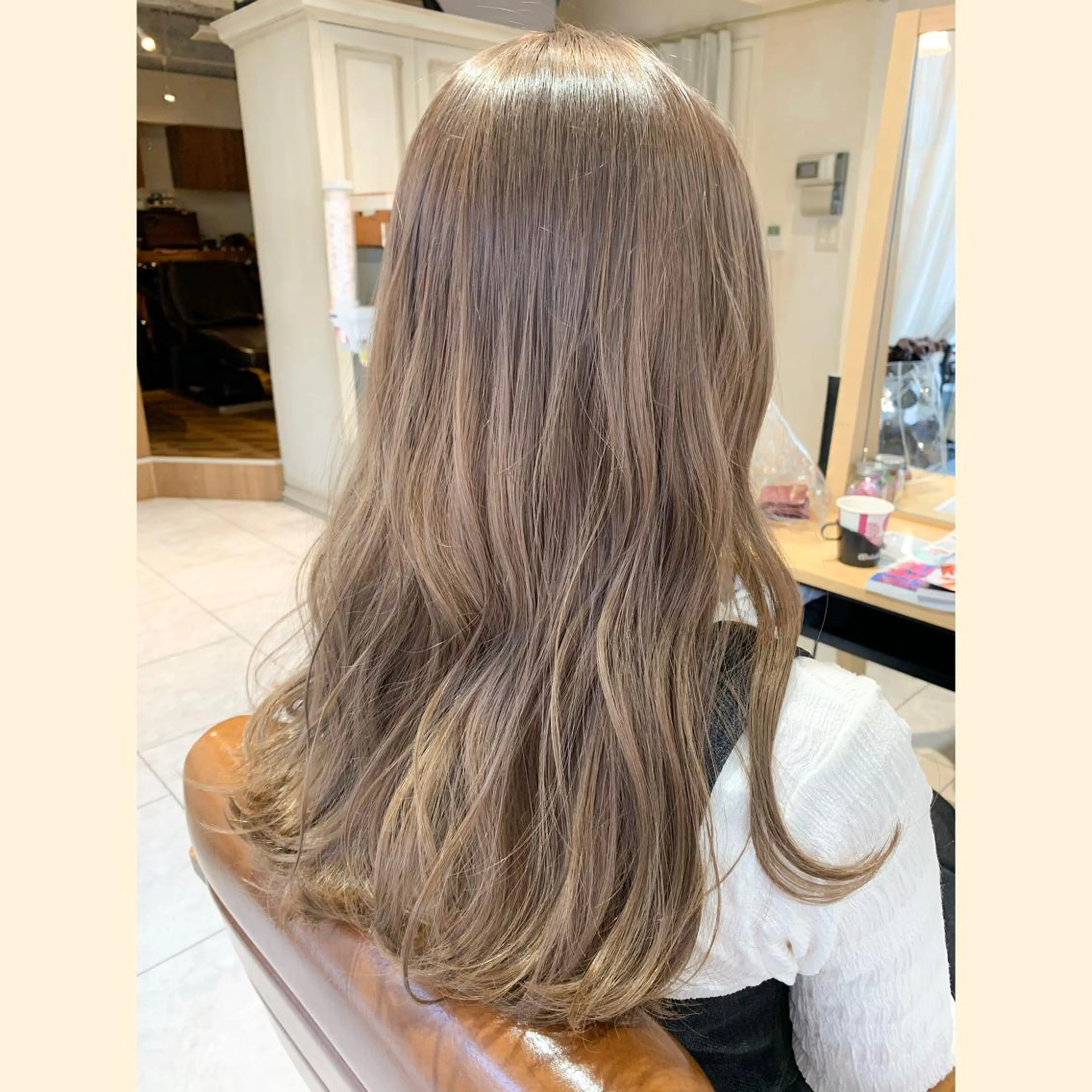 ロング カラー ベージュカラー ブリーチ ケアブリーチ イルミナカラー ミルクティーベージュ 浅沼 久瑠美のヘアスタイル