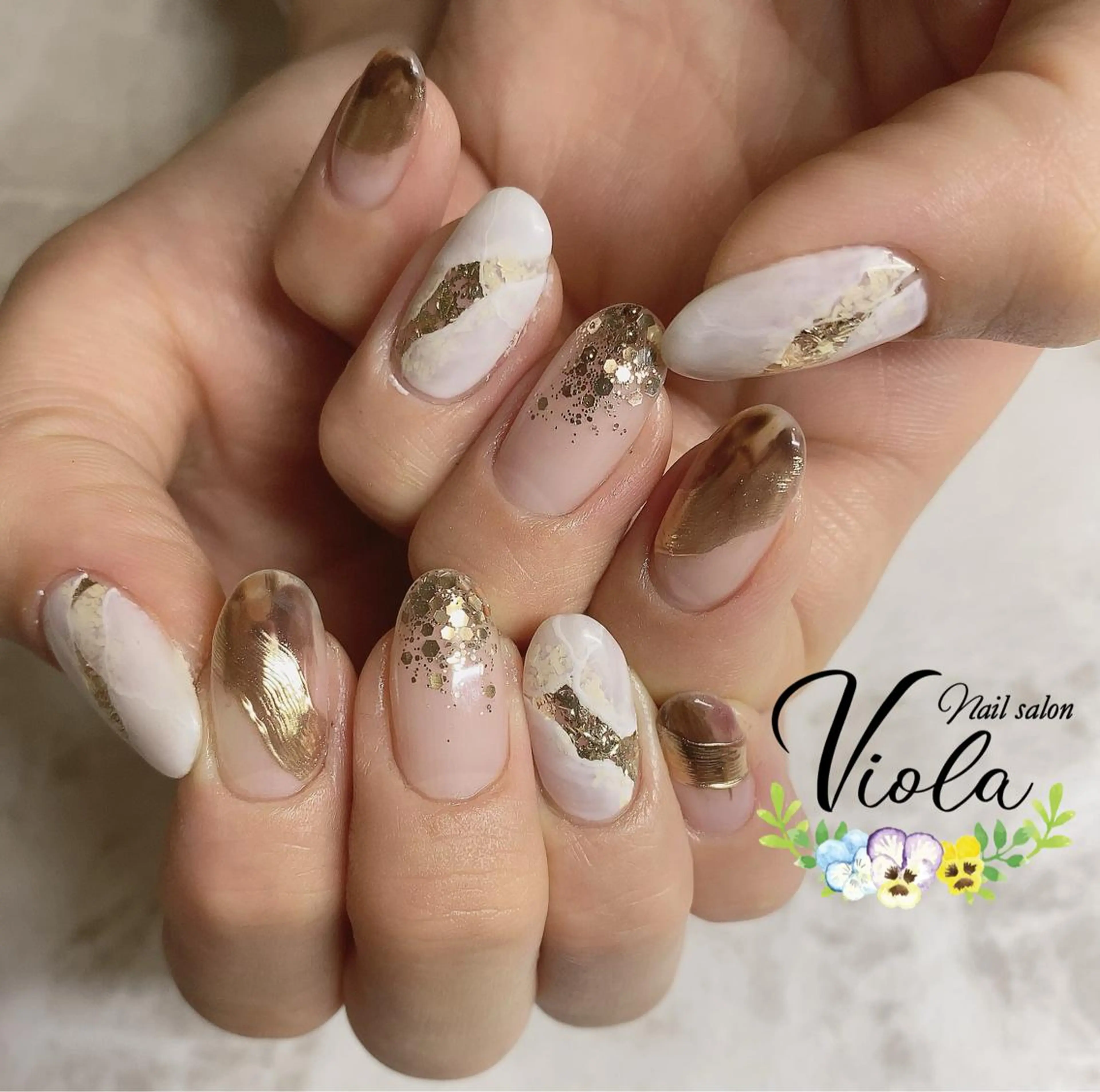ネイル ゴールド ニュアンスネイル ハンドネイル Nailsalon Viola所属・ネイルサロン Violaのネイルデザイン