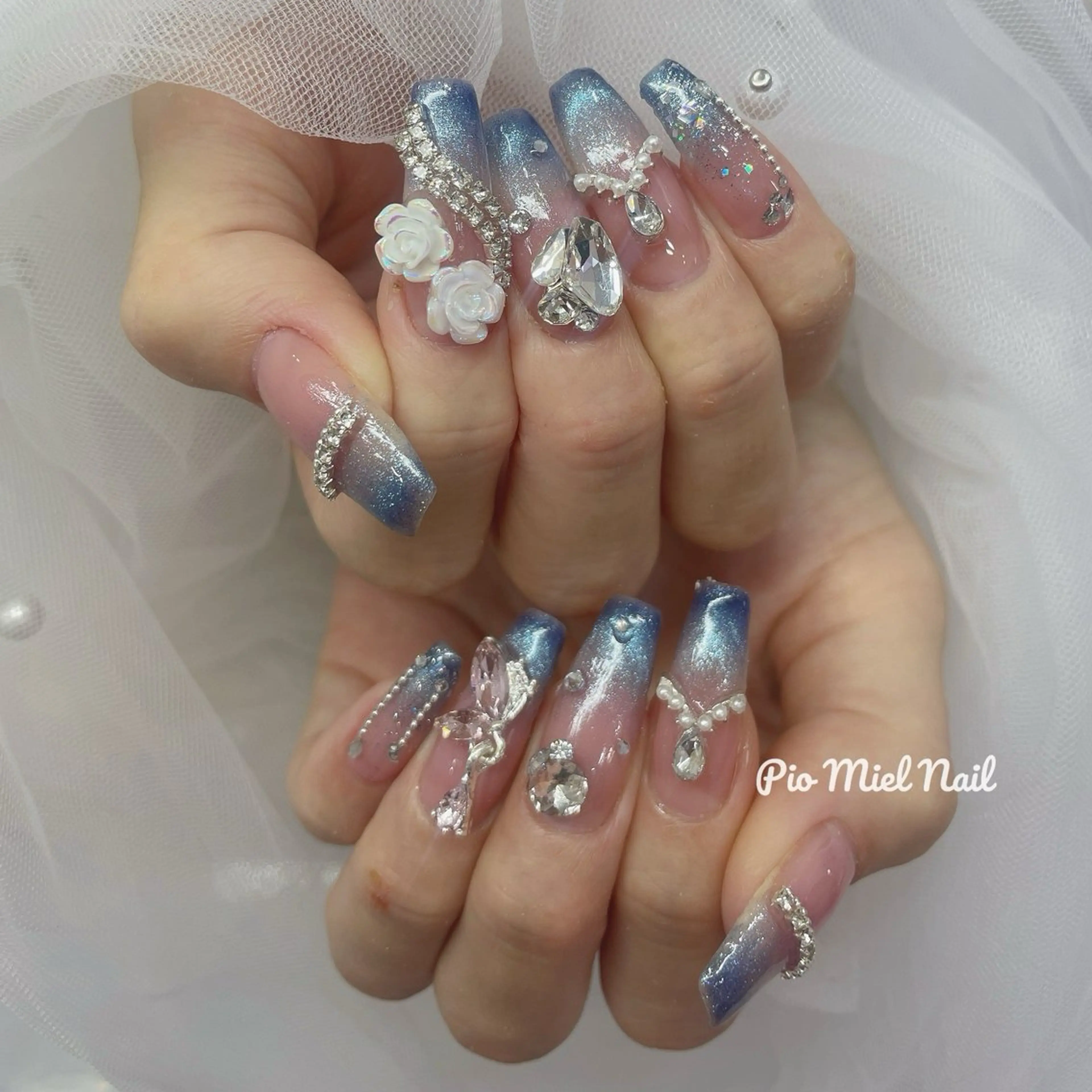 ネイル ブルー ゴージャス ハンドネイル momo 長さだしのネイルデザイン