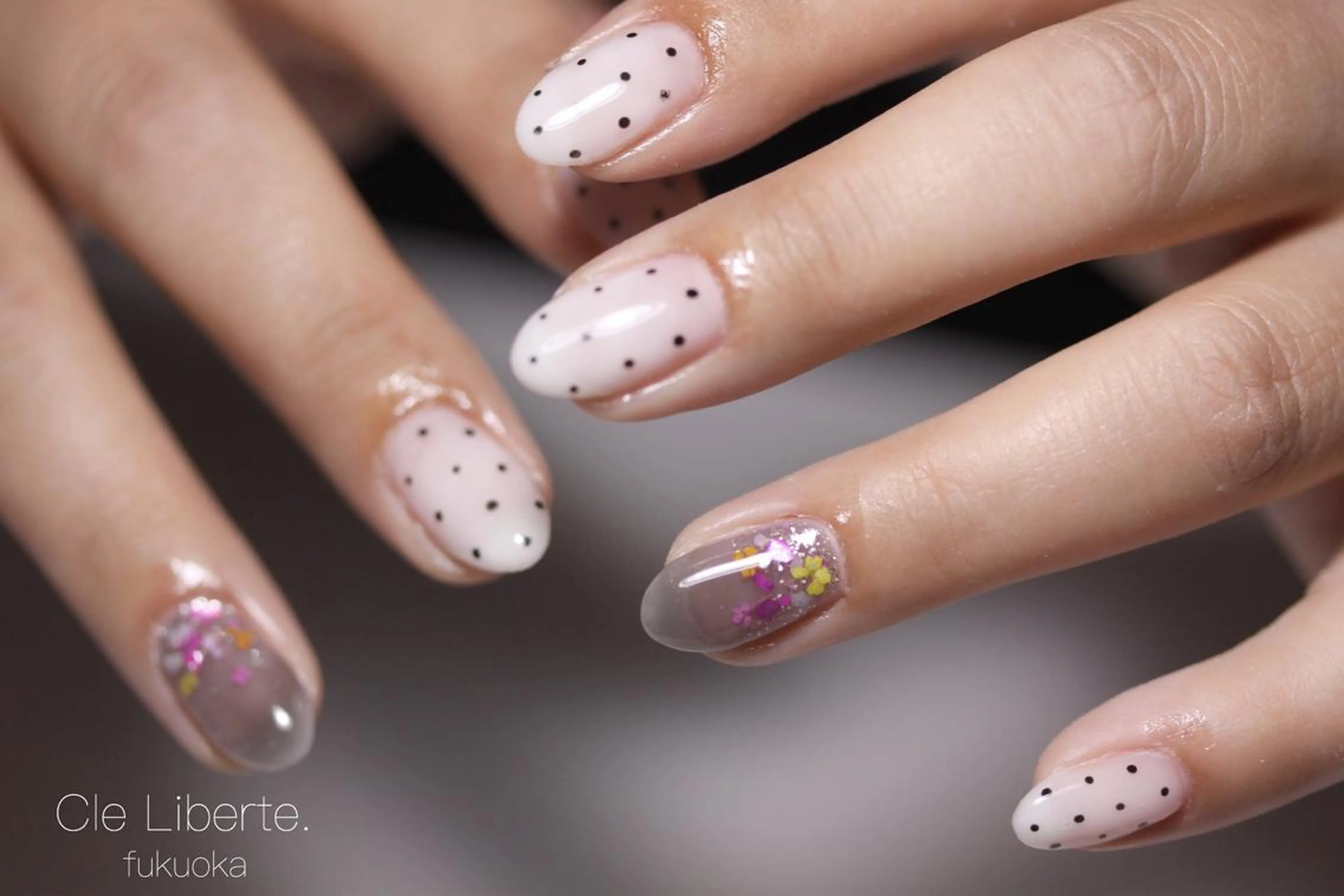 ネイル アートネイル フットネイル フレンチネイル ラメ(グリッター) スカルプネイル Elio所属・Elio 国泰寺のネイルデザイン