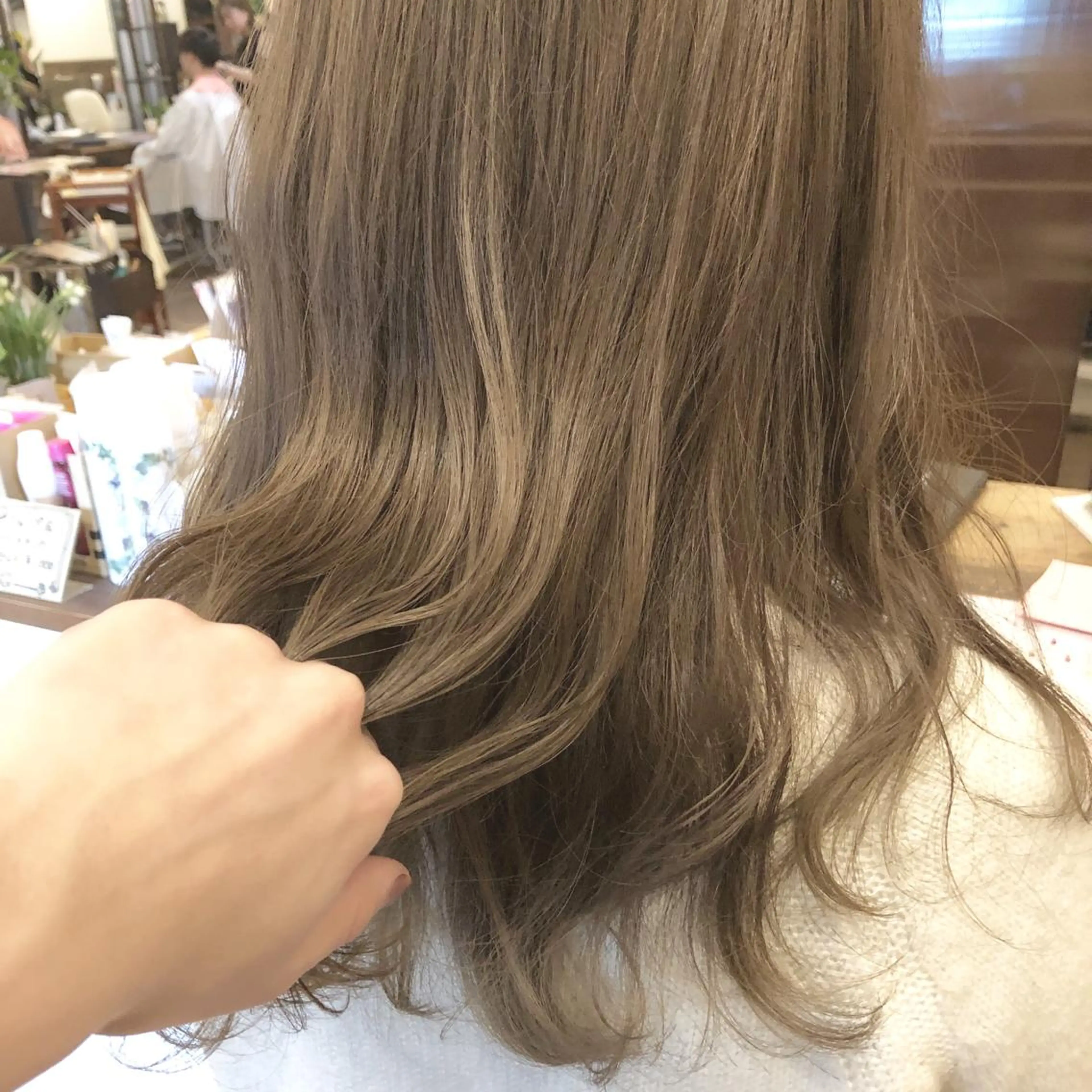 セミロング カラー ベージュカラー 艶髪育成サロン 京橋　shinのヘアスタイル