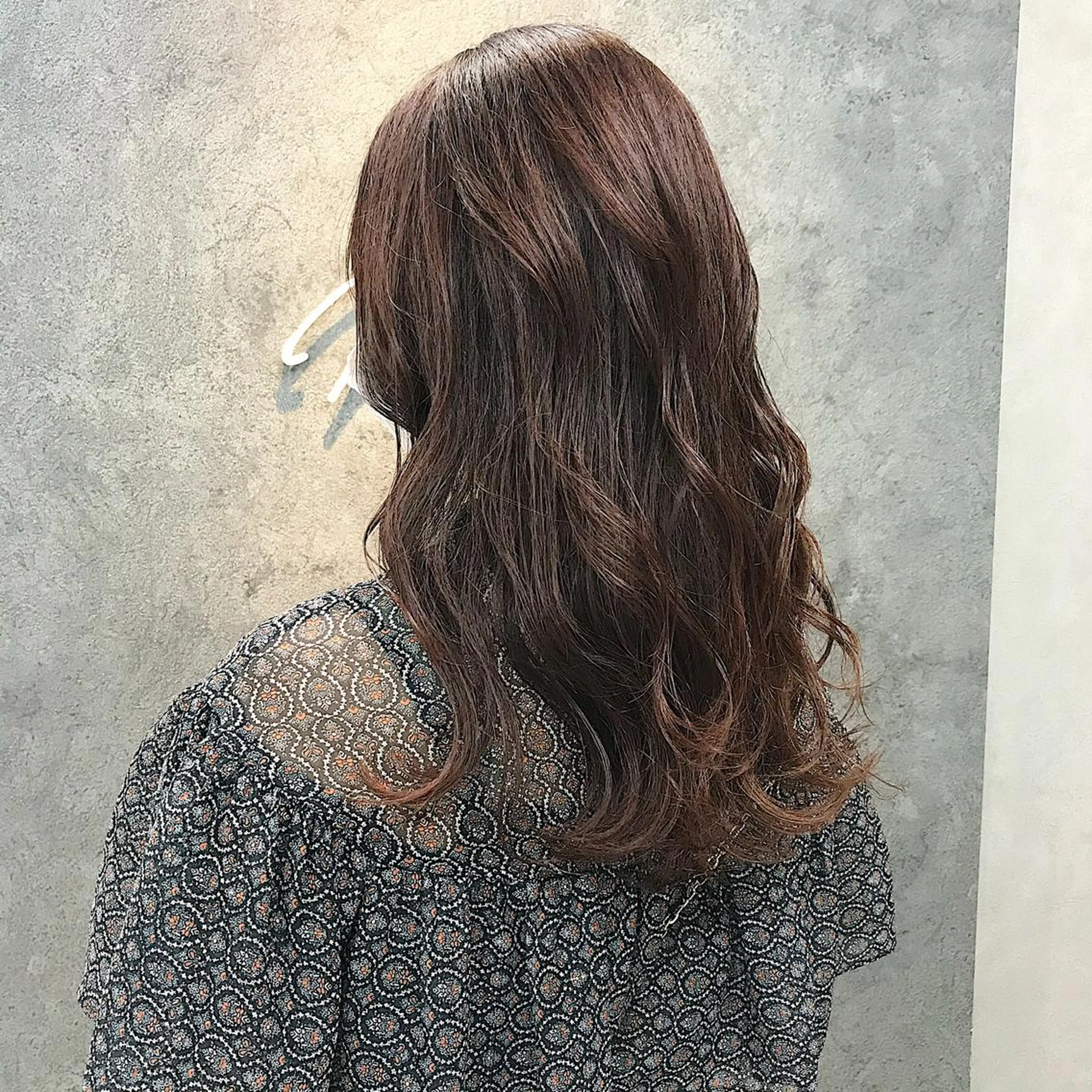 セミロング 韓国風ヘア オルチャンヘア カット ヘアカラー トリートメント 所渉/韓国レイヤー /ウルフカットのヘアスタイル