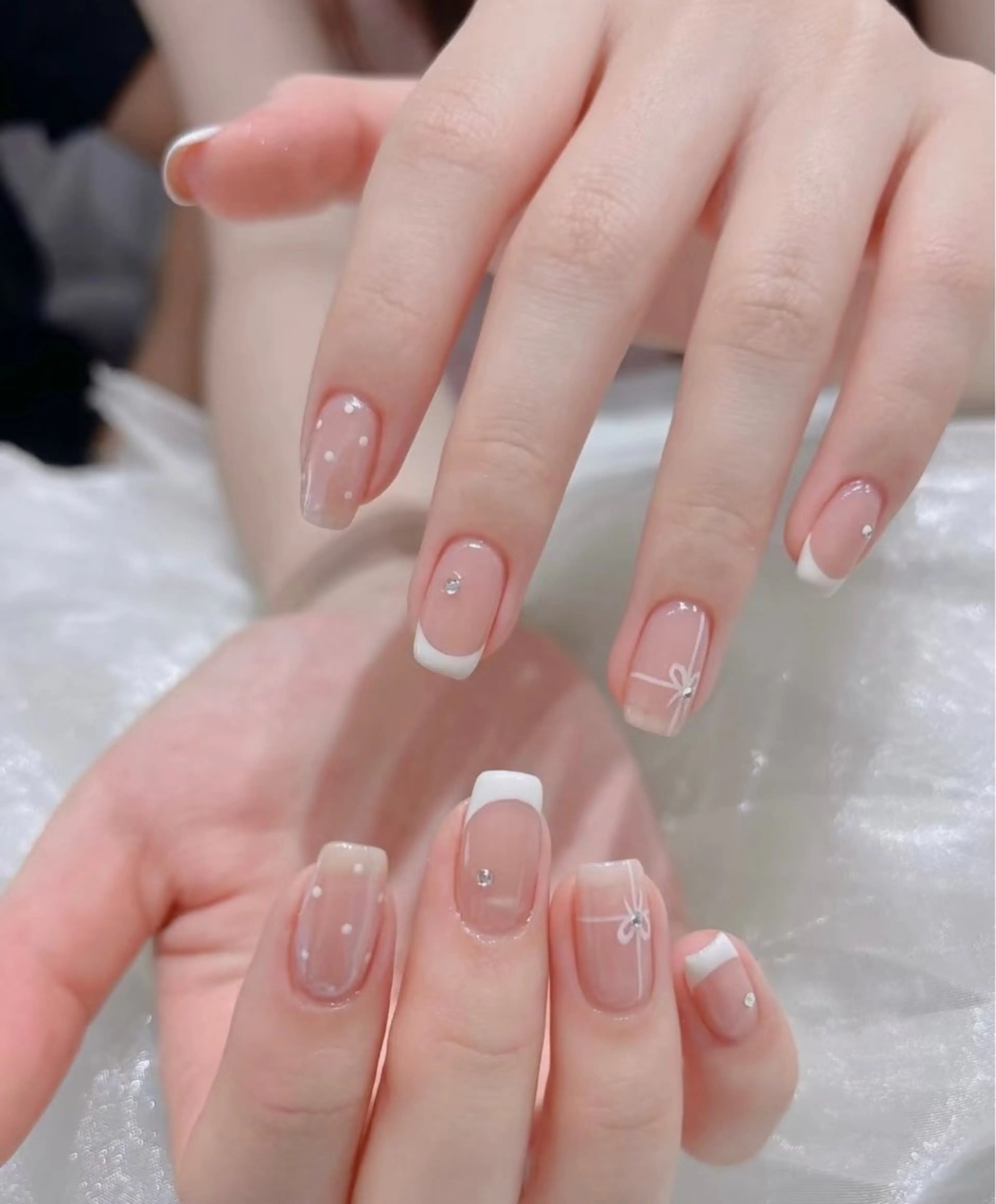 ネイル アートネイル ドット フレンチネイル ジェルネイル リボン ハンドネイル 🎀MIYUKI Salon🎀のネイルデザイン