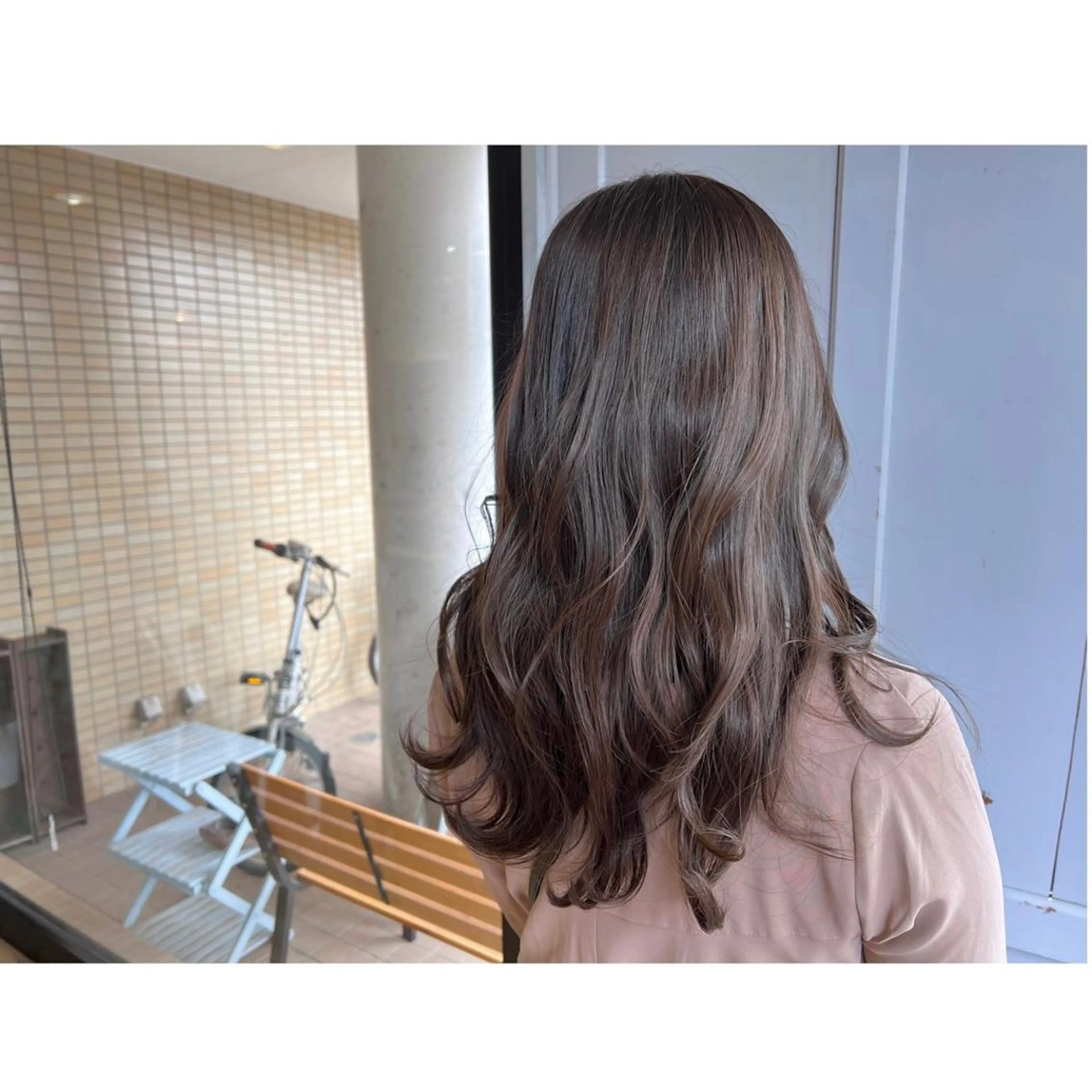 ロング カラー グレージュ ヘアカラー トリートメント ツキダテ ユイのヘアスタイル