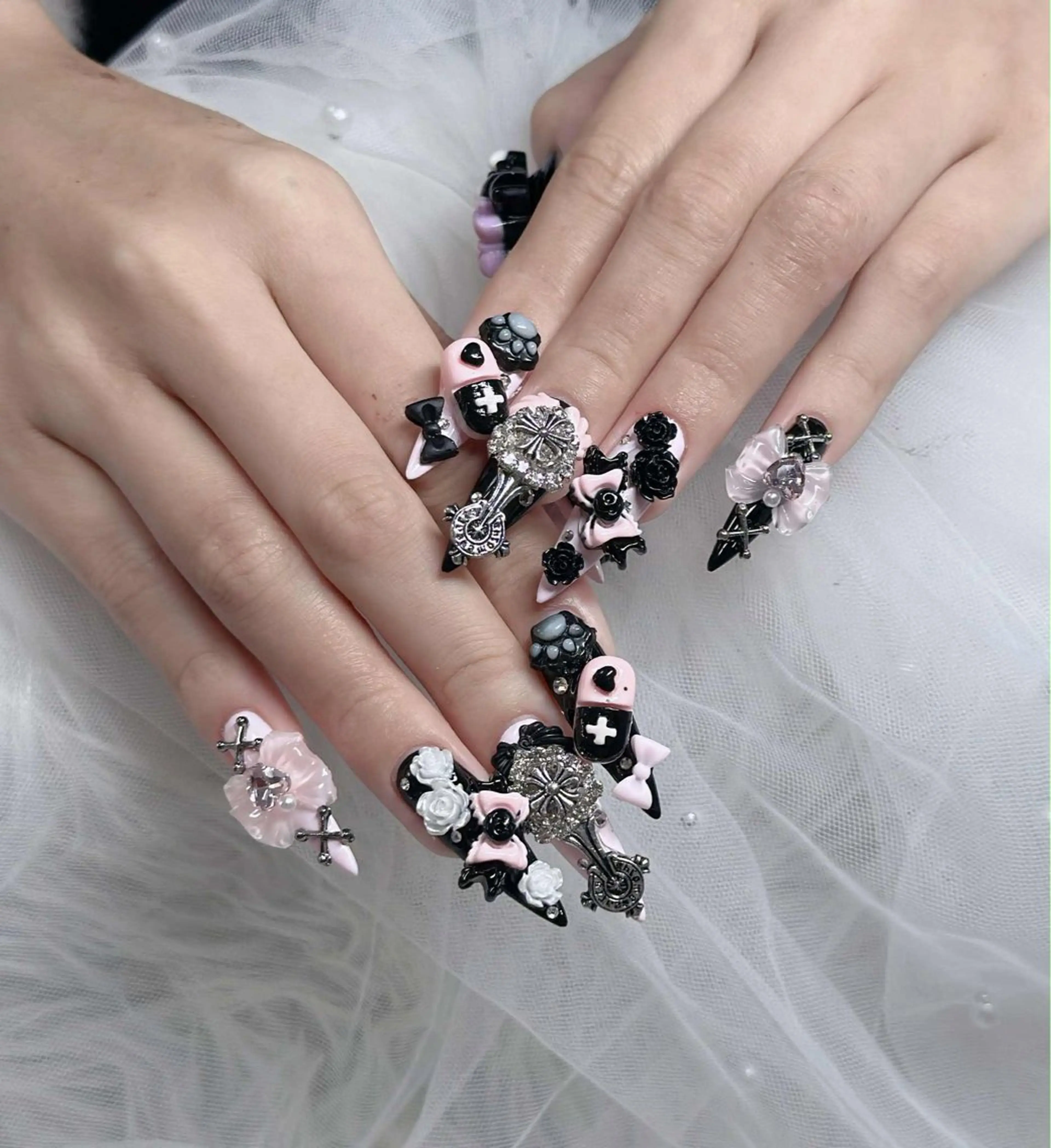 ネイル フレンチネイル ジェルネイル ガラスフレンチ ハロウィン ハート ハンドネイル H.baby Nail Salonのネイルデザイン