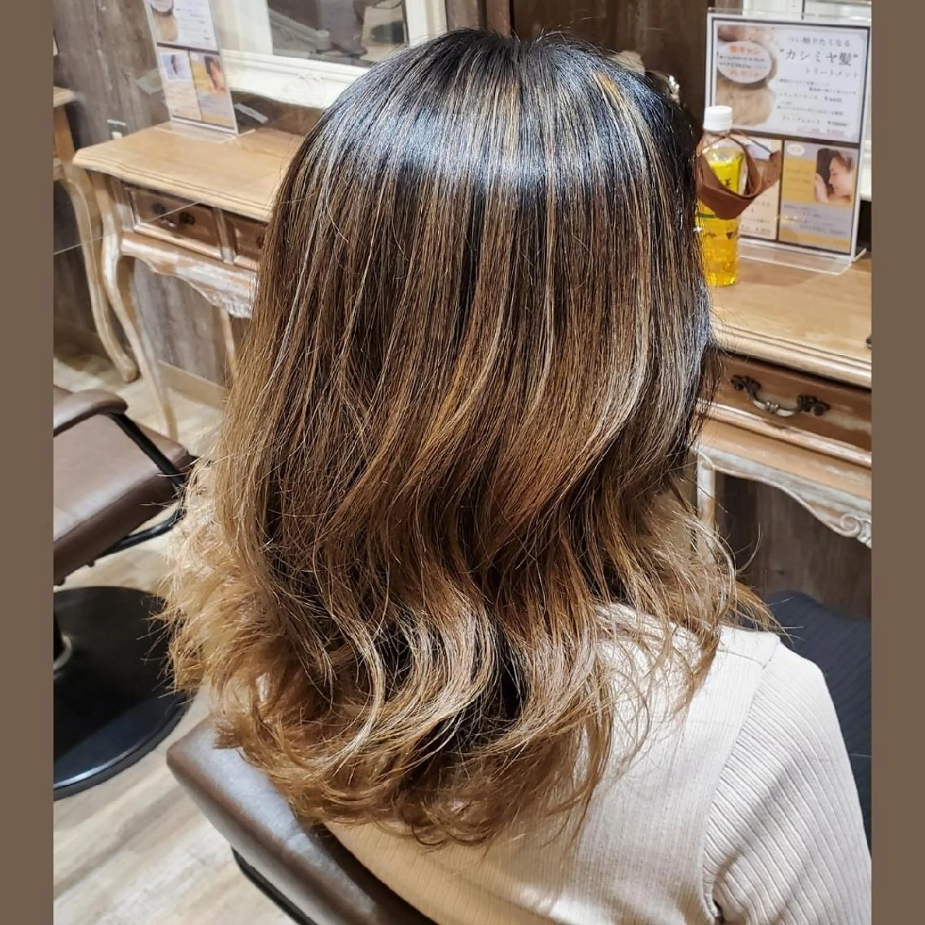 セミロング カラー バレイヤージュ レイヤーカット HAIRMAKE y21青葉台所属・鈴木 那由人のヘアスタイル