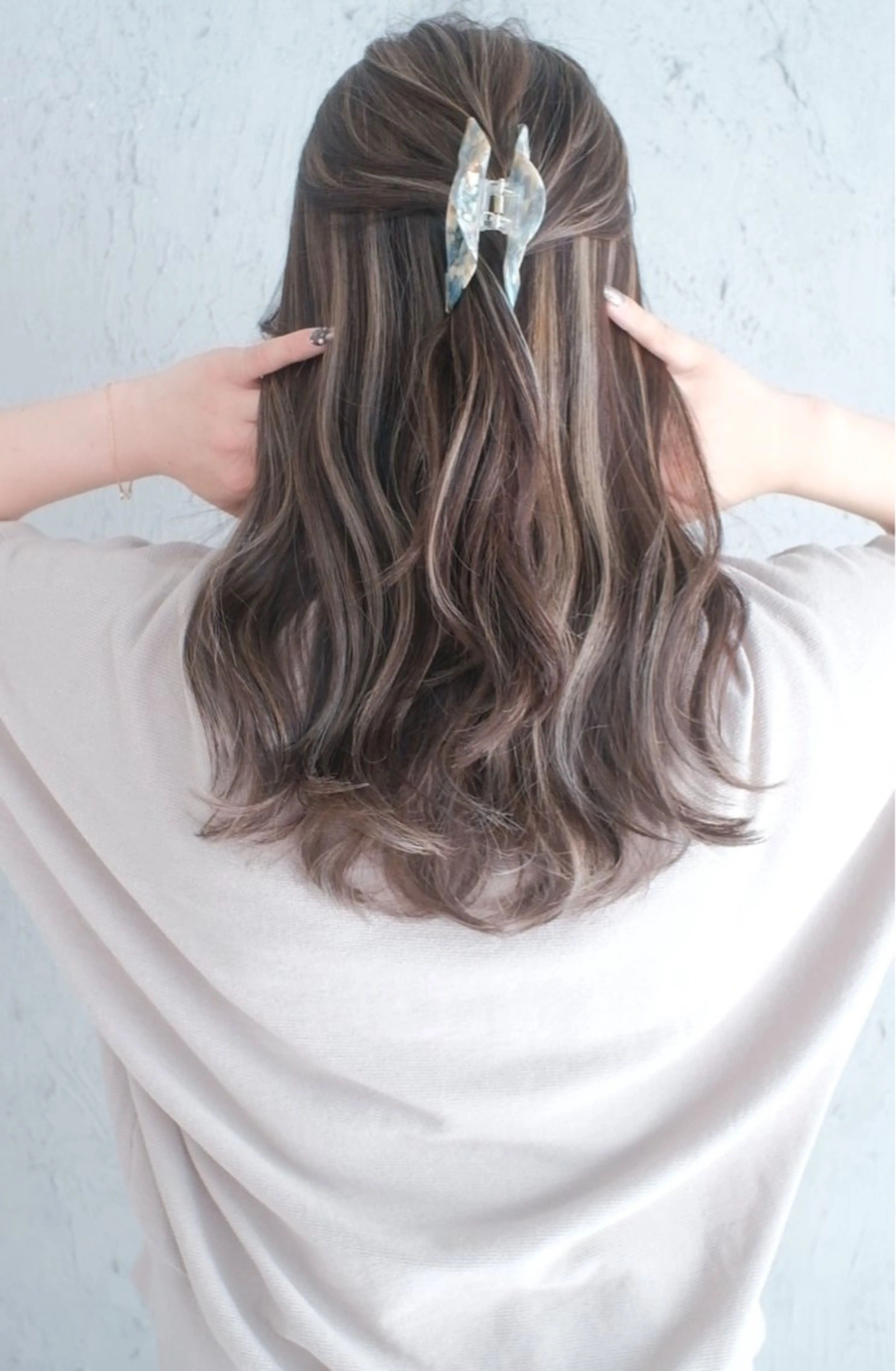 カラー デザインカラー ハイライトカラー ヘアカラー Mariana/ 鶴原-ハイライトのヘアスタイル