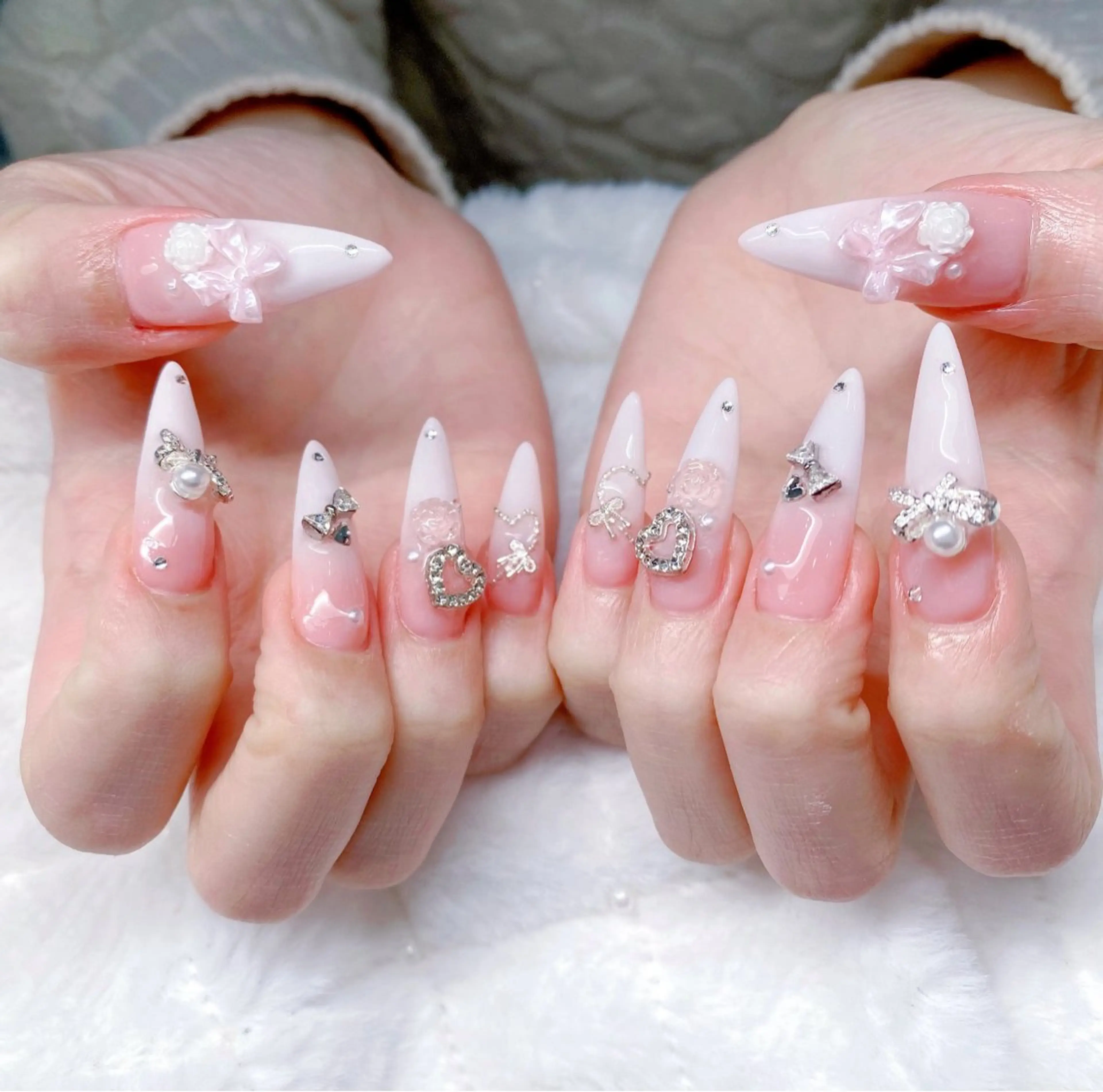 ネイル オーロラネイル ブルー チークネイル フットネイル フレンチネイル ハンドネイル REI レイのネイルデザイン