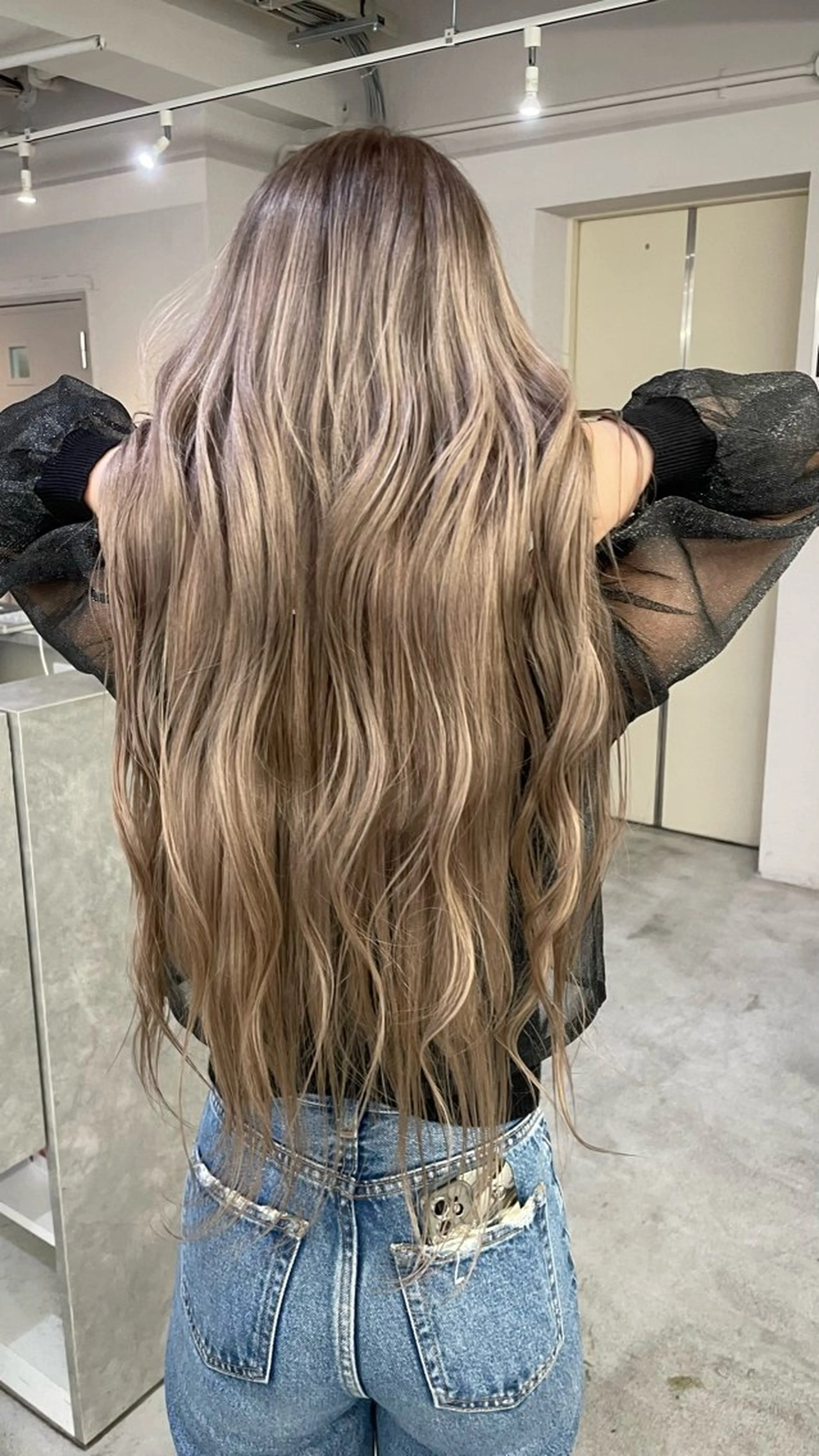 ダメージを抑えた技術で、艶と透明感を叶えるWケアブリーチカラー！の写真