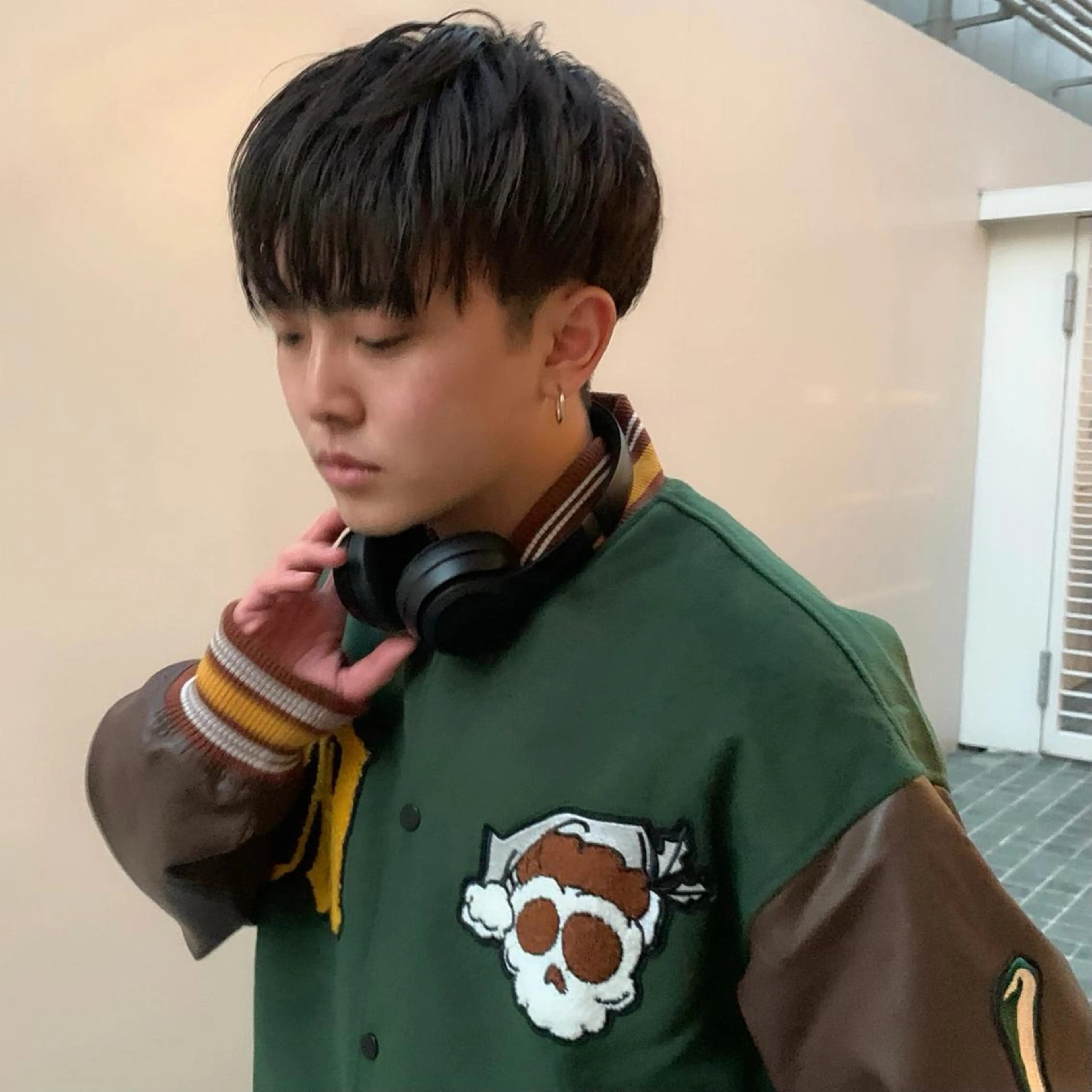 メンズ メンズハイトーン カルマパーマ メンズ韓国風 マッシュウルフ マッシュ カット SALOWIN表参道店所属・マンツーマン×半個室 まちだきょうすけのヘアスタイル