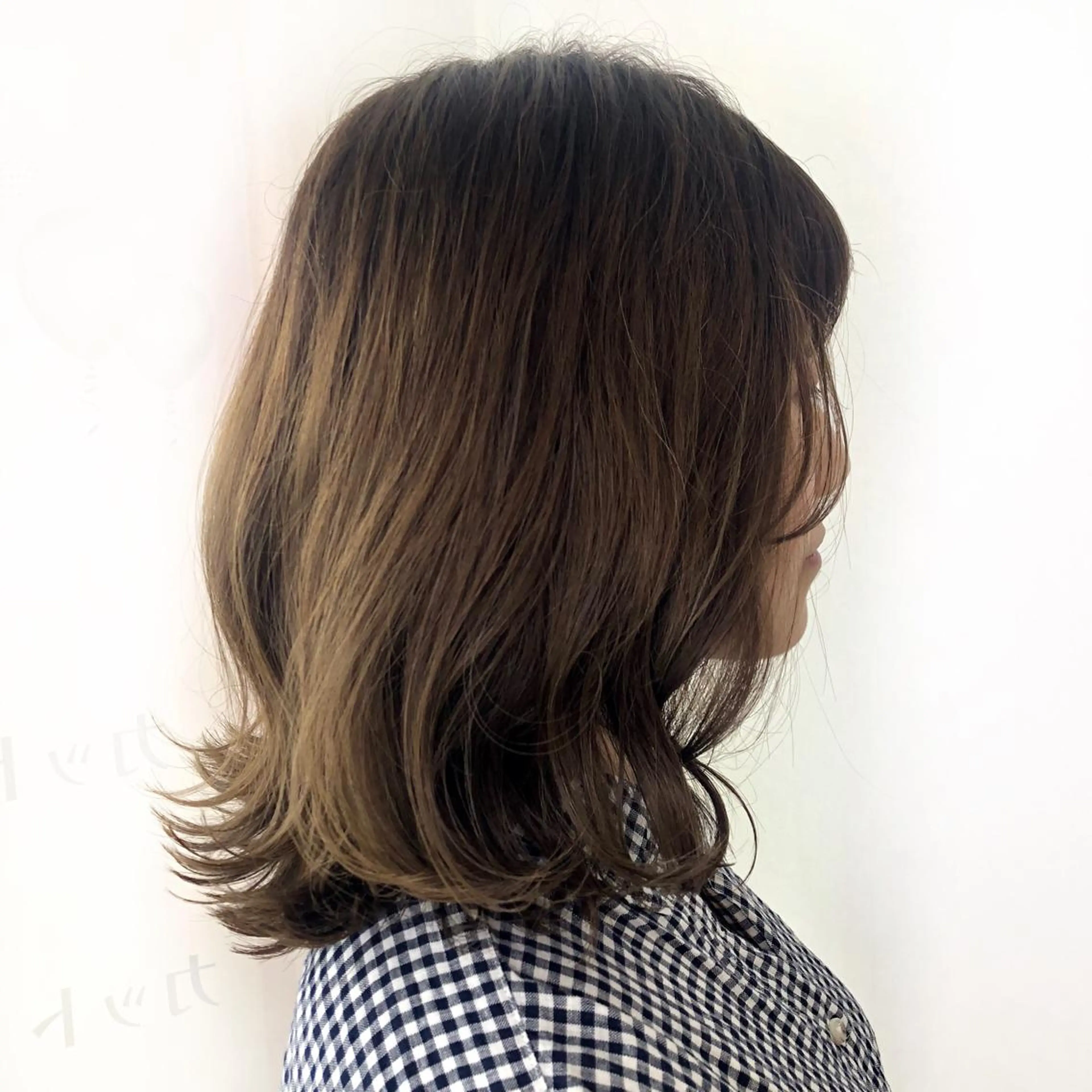 ミディアム カラー グラデーションカラー ベージュ/インナー カラー🤍Rieのヘアスタイル