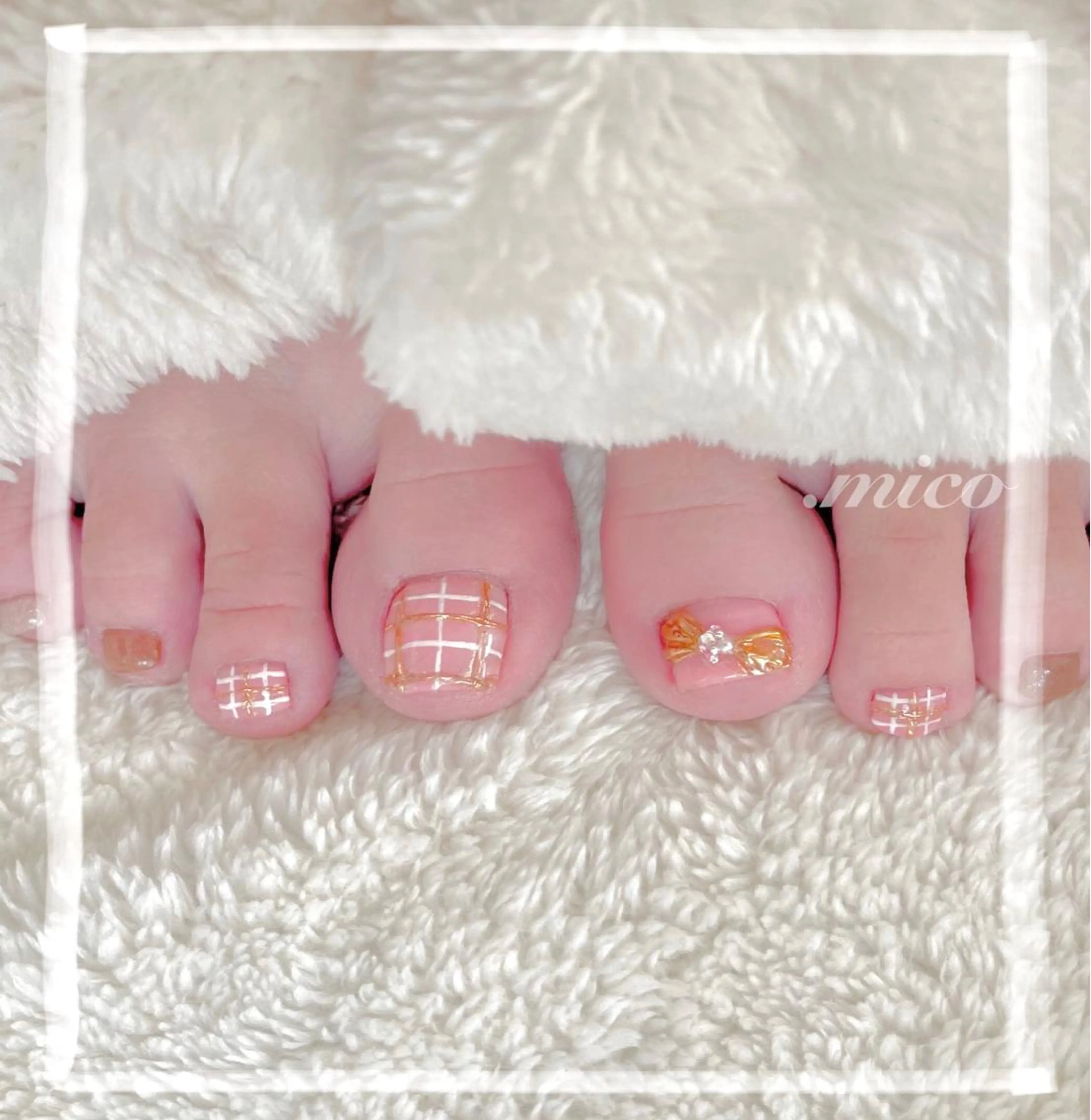 ネイル ジェルネイル ガーリー ミラーネイル オフィスネイル パラジェル 爪の専門店 by.mico所属・爪の専門店 by.micoのネイルデザイン