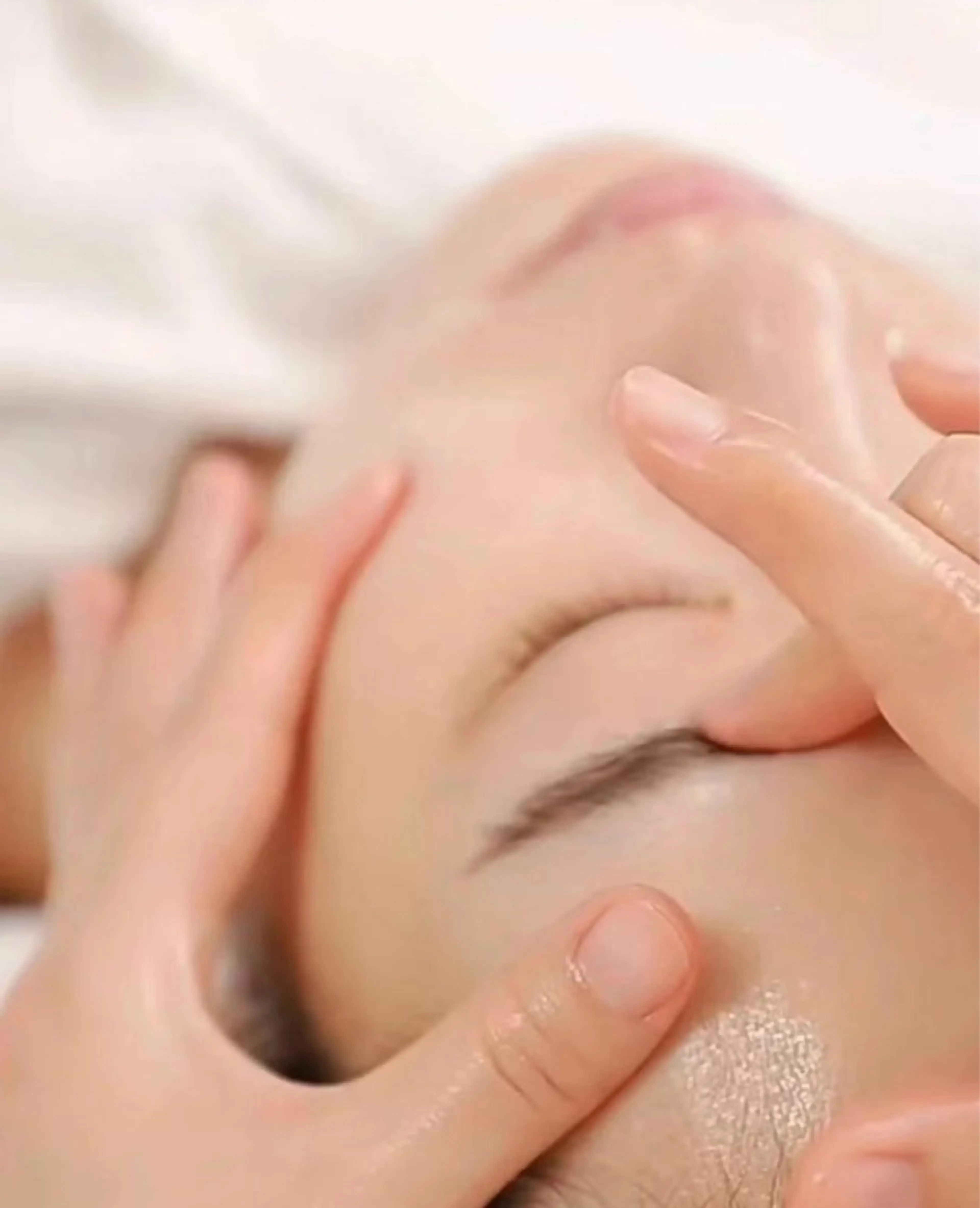 【SNSでも大人気★】毛穴洗浄＆ヒト幹細胞フェイシャルコース90分¥13000の写真