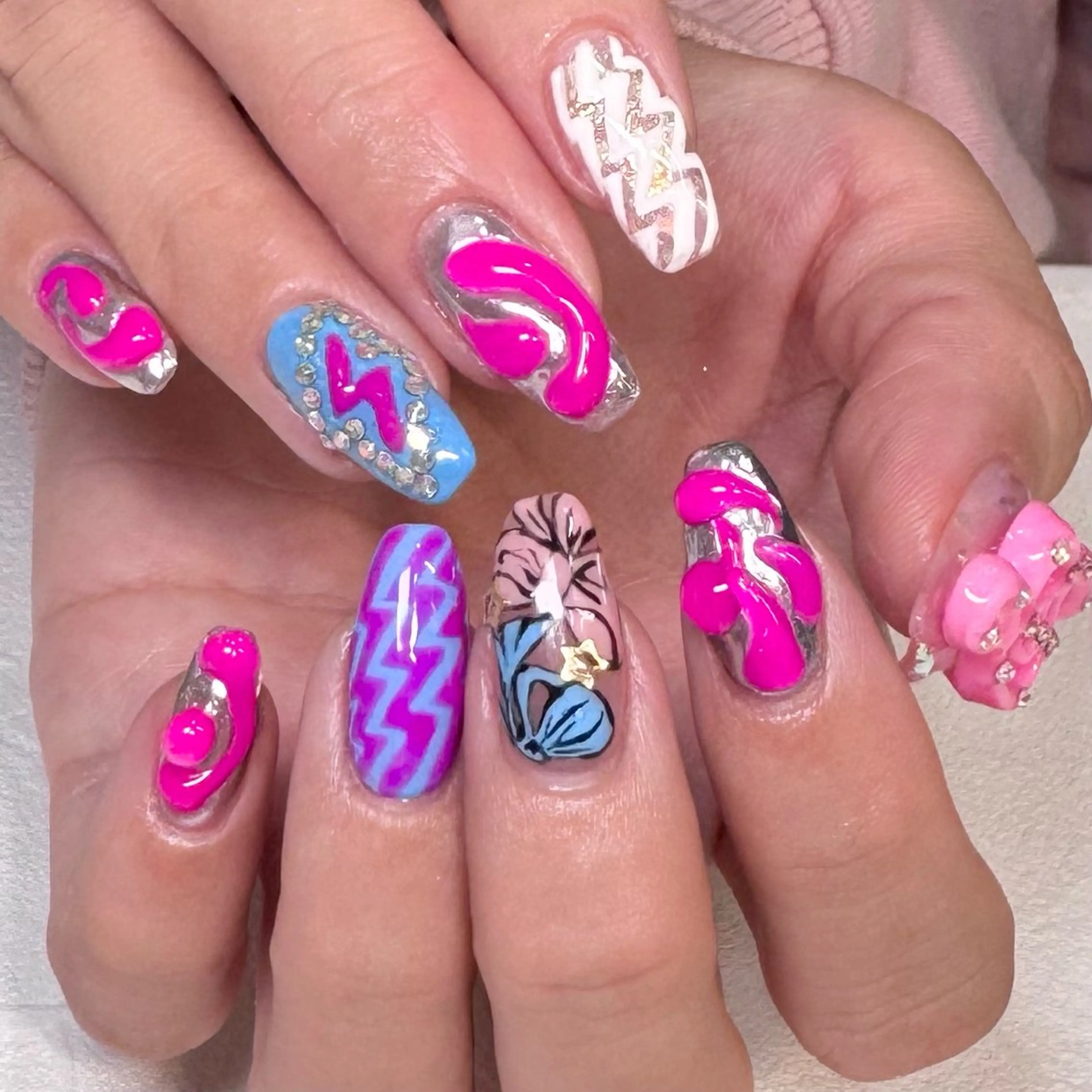 ネイル 持ち込み ハンドネイル RIEKO🍒 ワンホン♡推しネイルのネイルデザイン