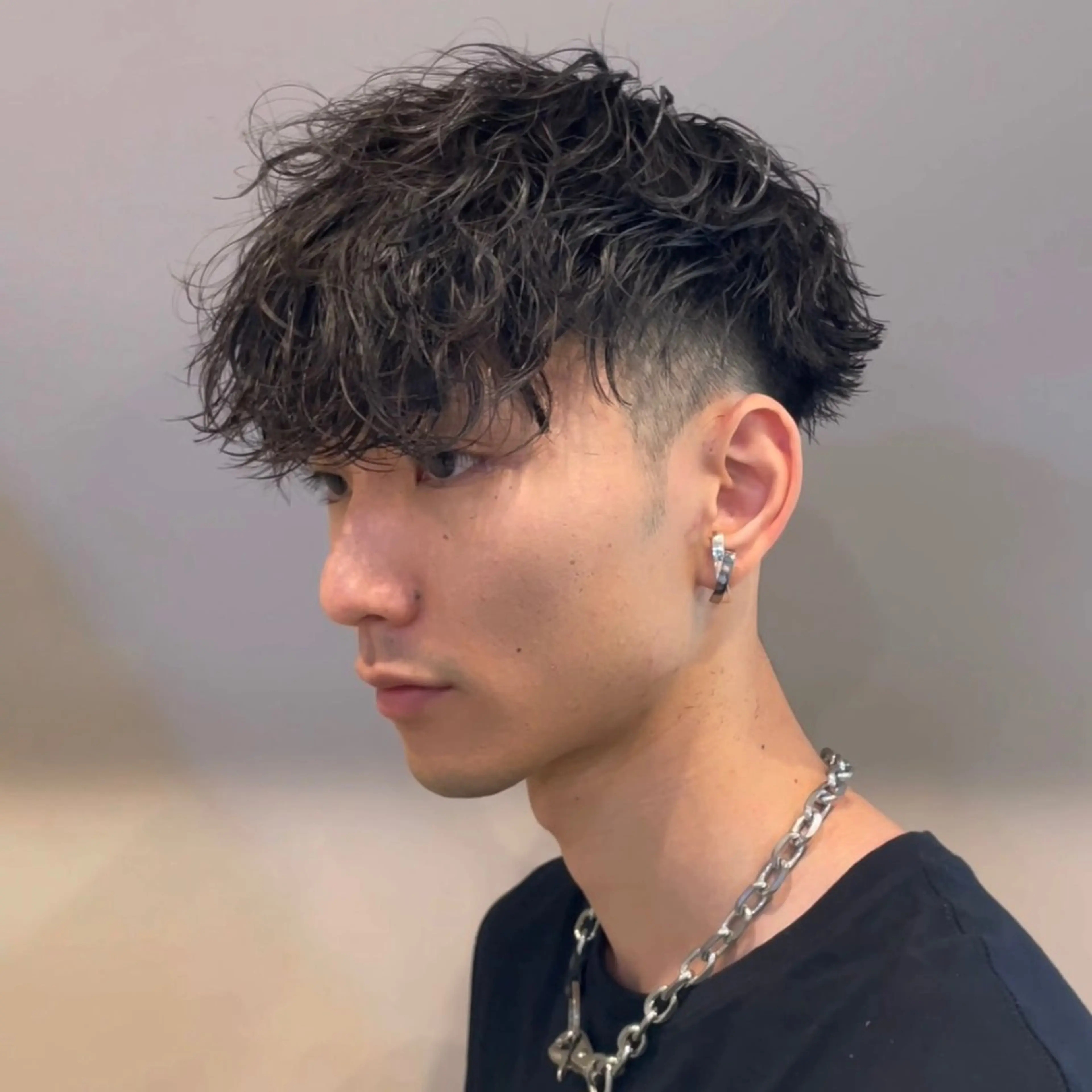 パーマ メンズ センターパート マッシュ メンズパーマ プードルパーマ スパイキーショート 博多No.1 メンズパーマ美容師のヘアスタイル