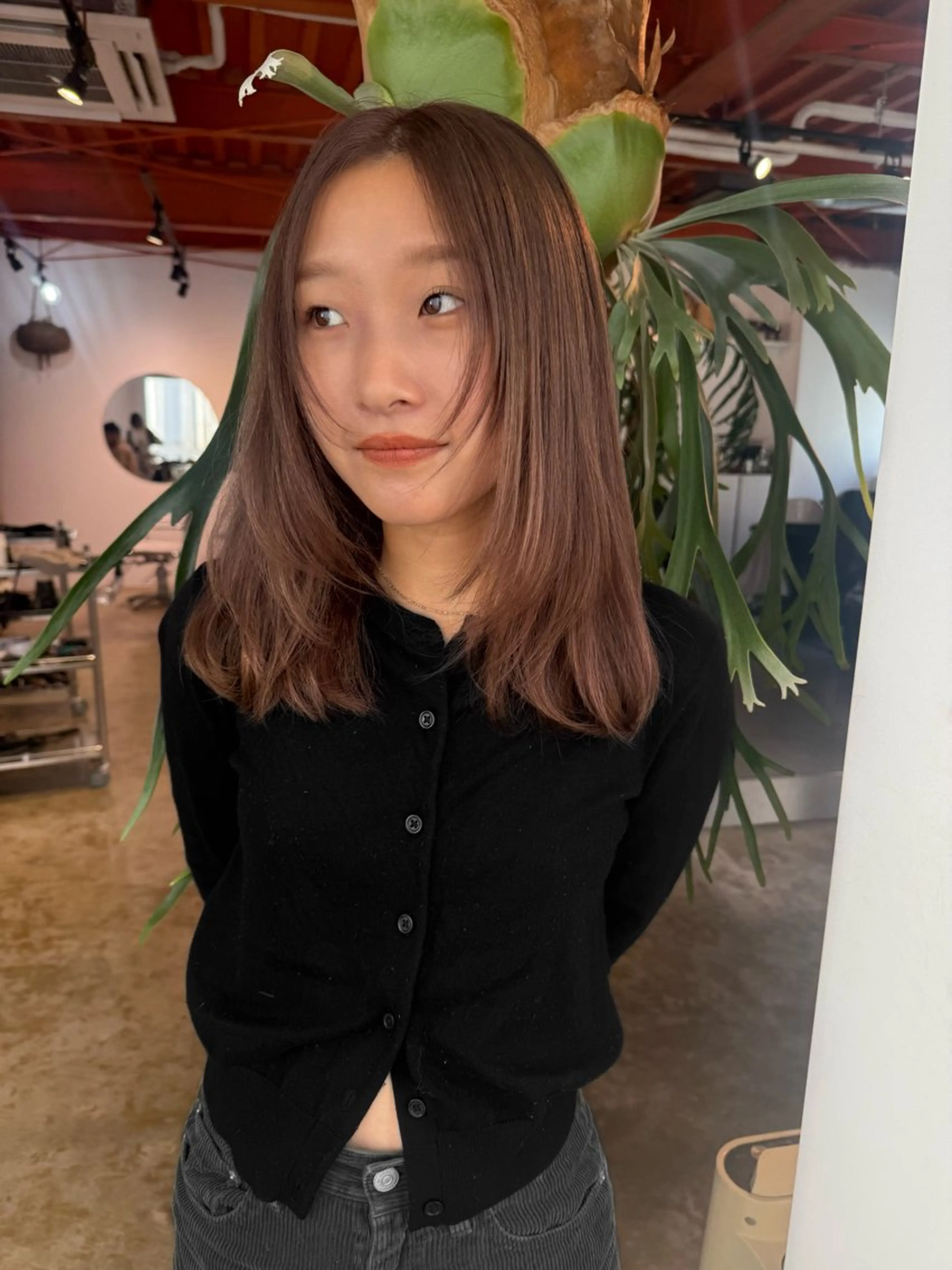 ミディアム 顔まわりレイヤー レイヤーカット 小顔カット カット ヘアカラー トリートメント Mado Tsujido所属・小野江 祐李のヘアスタイル