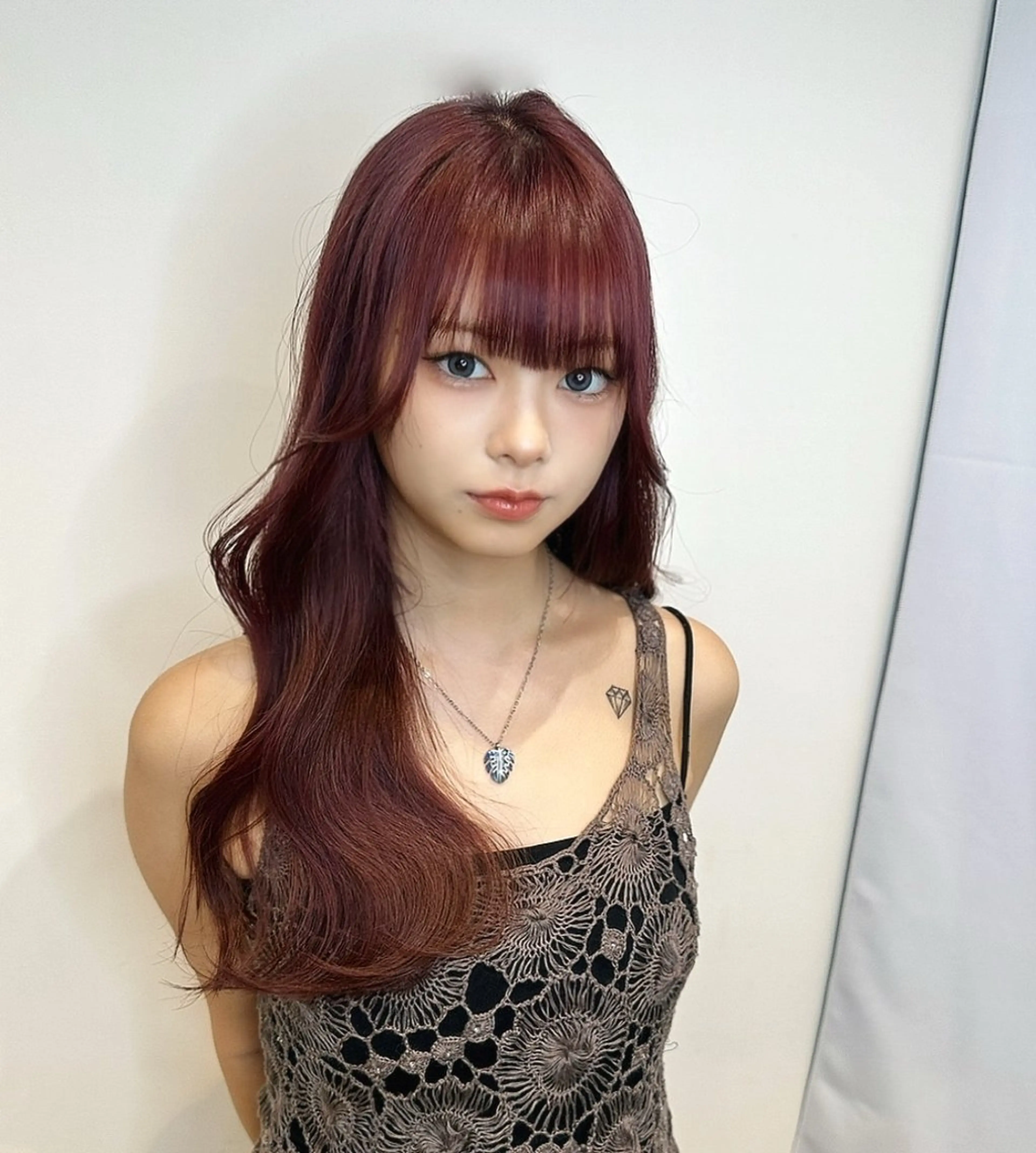 ミディアム カラー ブリーチ ケアカラー 透明感カラー ダブルカラー ブリーチなしカラー カット ヘアカラー 大阪ウルフカット ハッシュカットのヘアスタイル