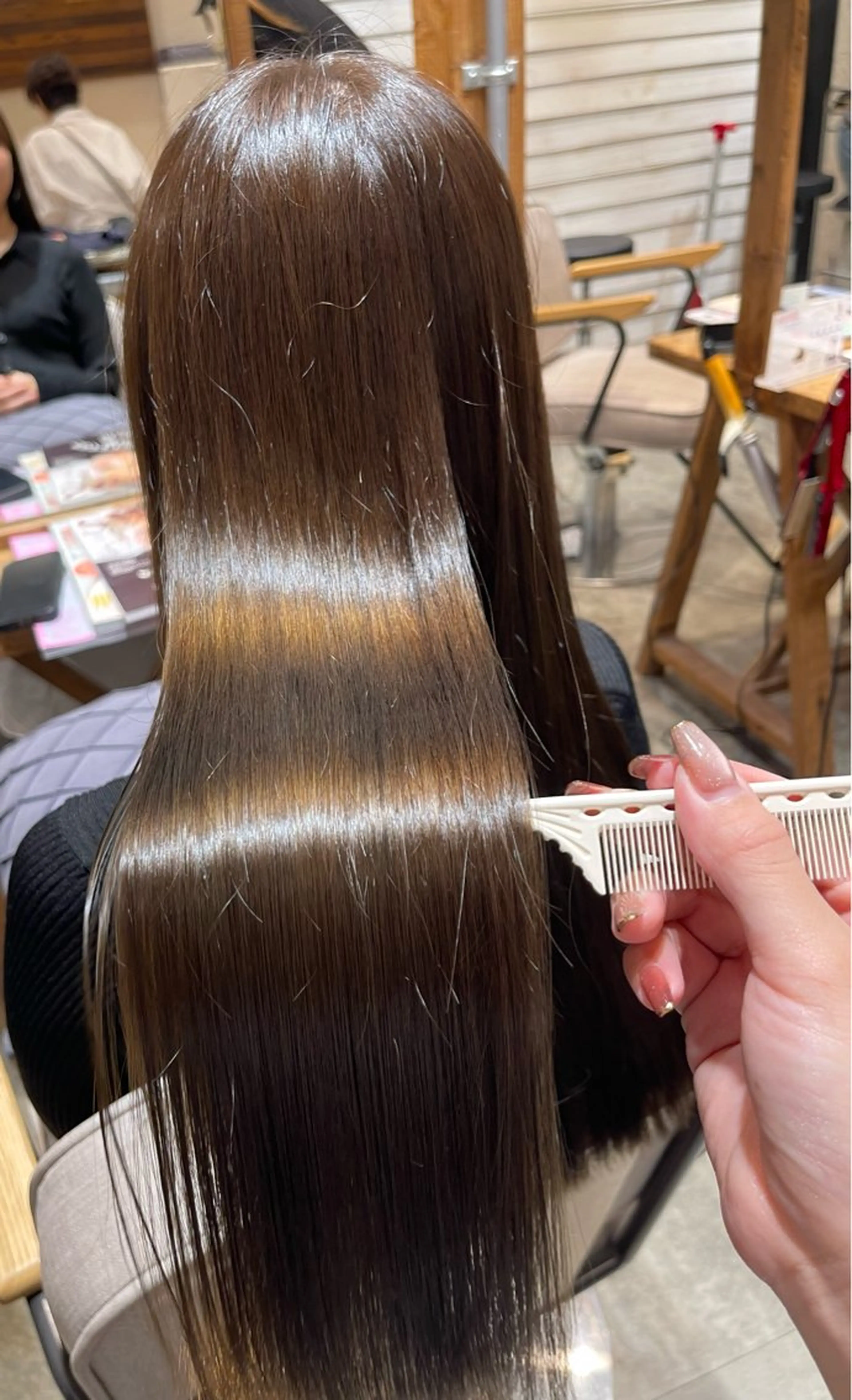 【人気NO.3】✨圧倒的ツヤ感で広がりうねり改善✨クオライン縮毛矯正🌟の写真