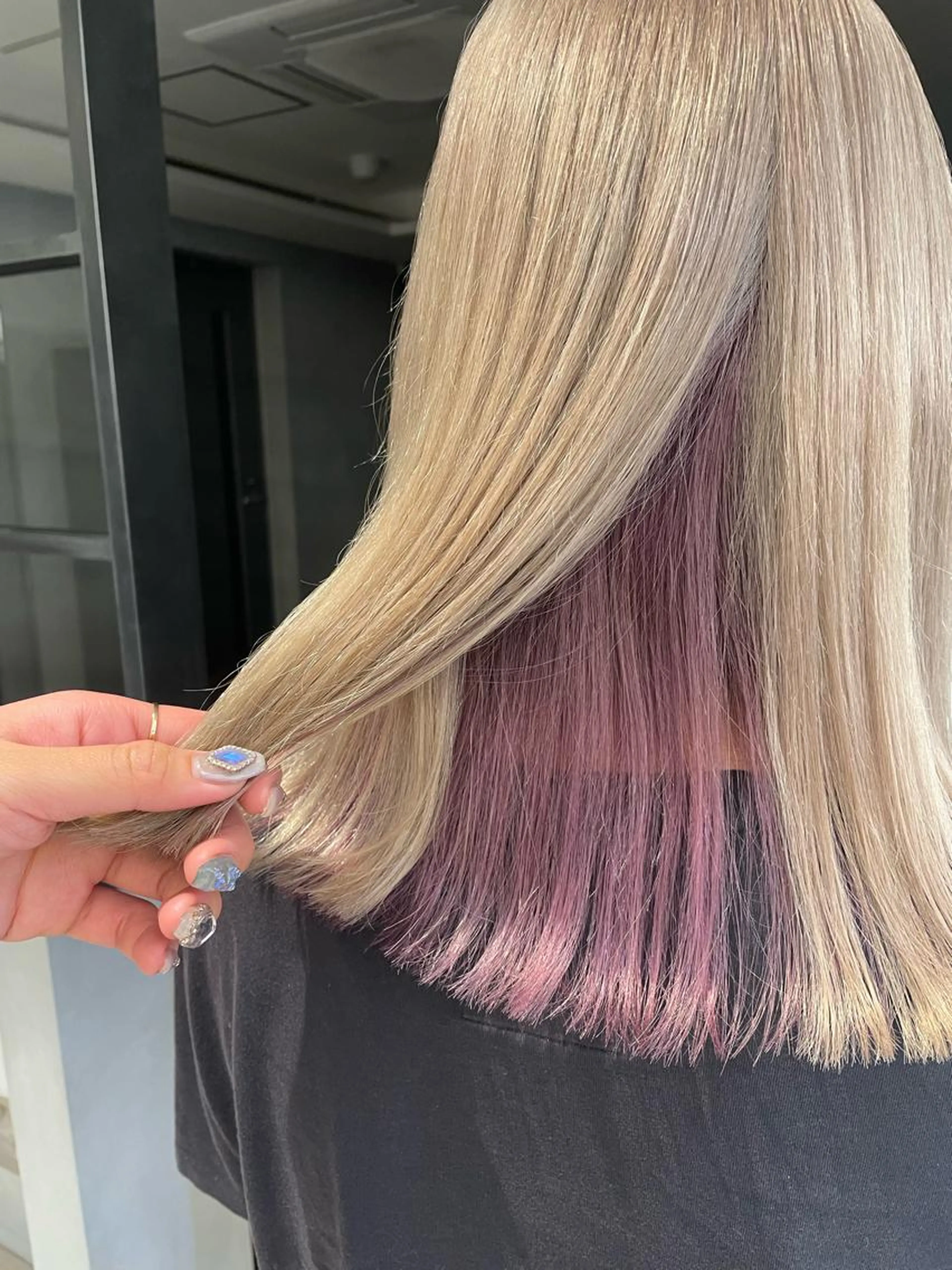 チラ見えがkawaii❣️インナーカラー🌼プチトリートメント付き!!(ブリーチ込み)の写真