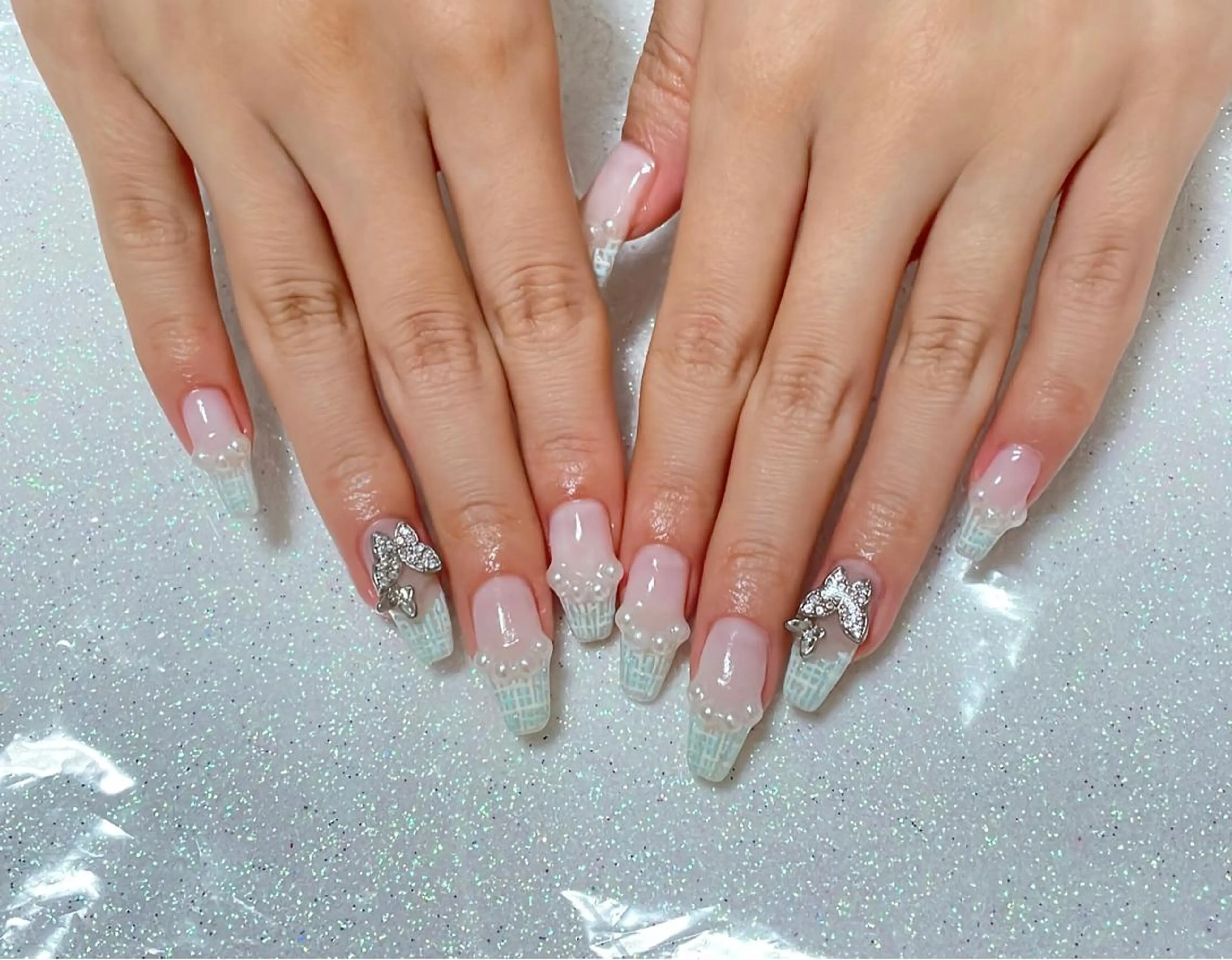 ネイル ハンドネイル VIERU 🌈🎀💖のネイルデザイン