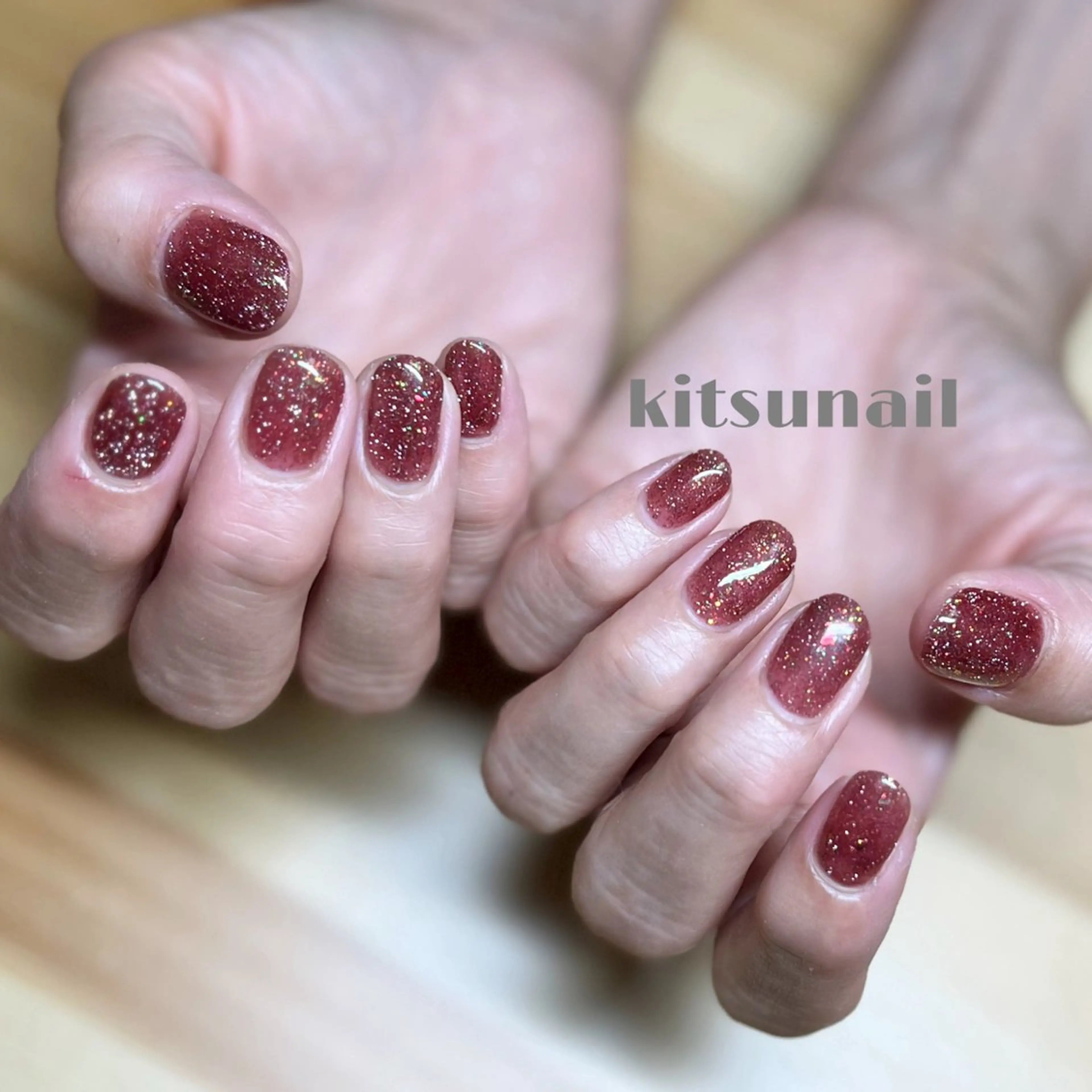 フラッシュネイル📸光が当たるとギラっと光る✨の写真