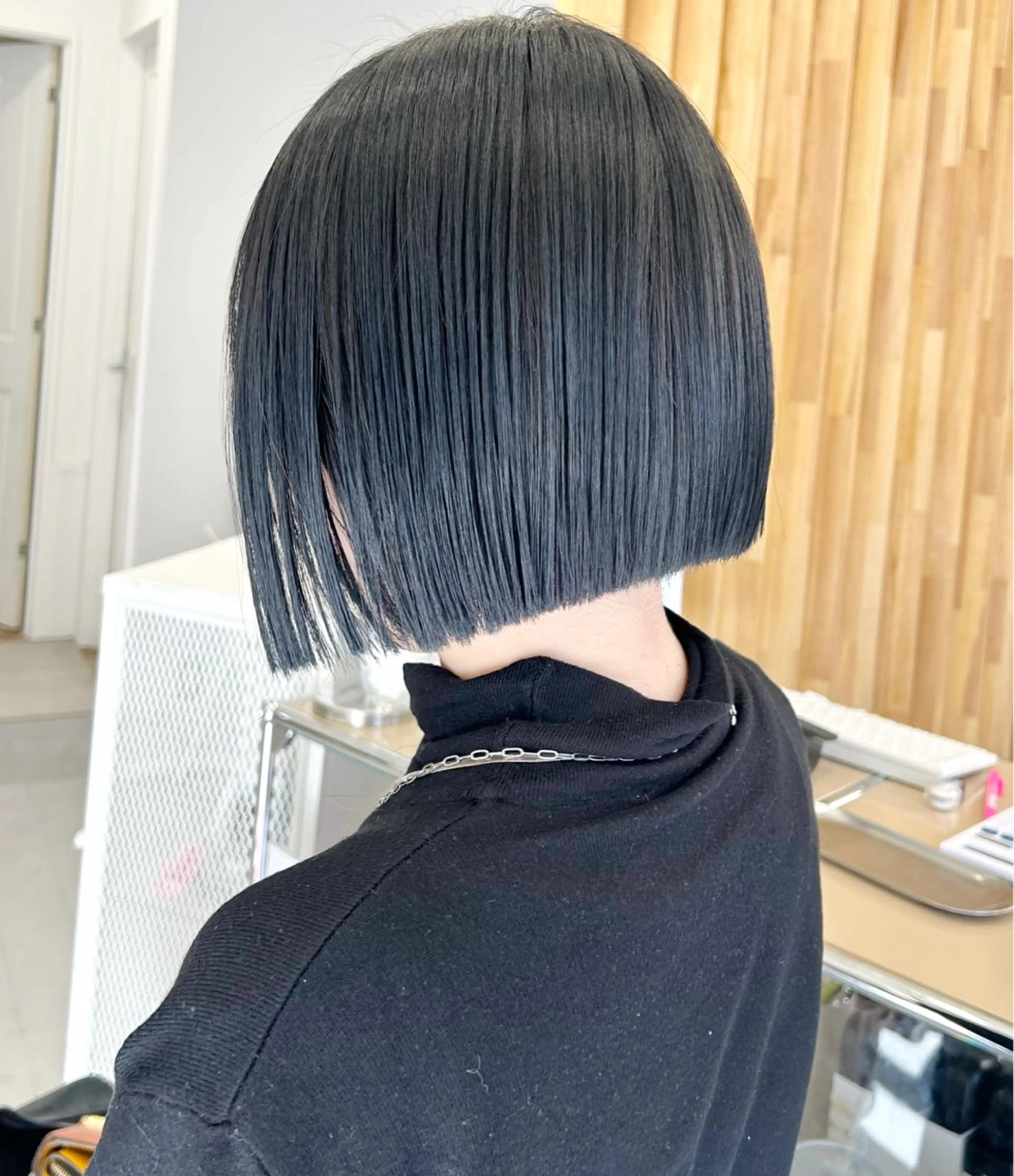 ショート カラー カット ヘアカラー トリートメント ぱつっとボブ/ 小野あかねのヘアスタイル