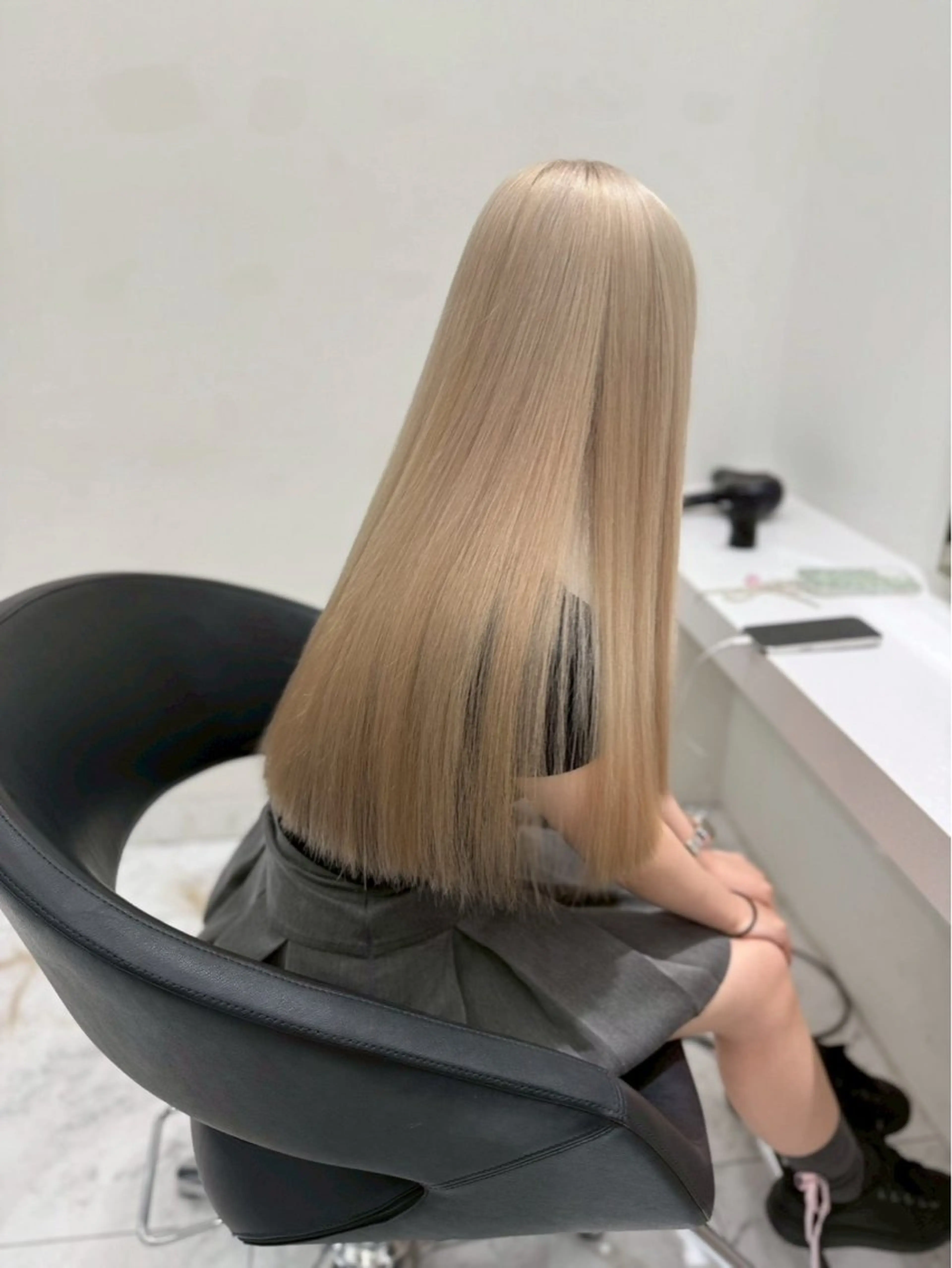 ロング カラー ブリーチ 透明感カラー ハイトーンカラー ヘアカラー ハイトーンカラー💞 くるみ🎀のヘアスタイル