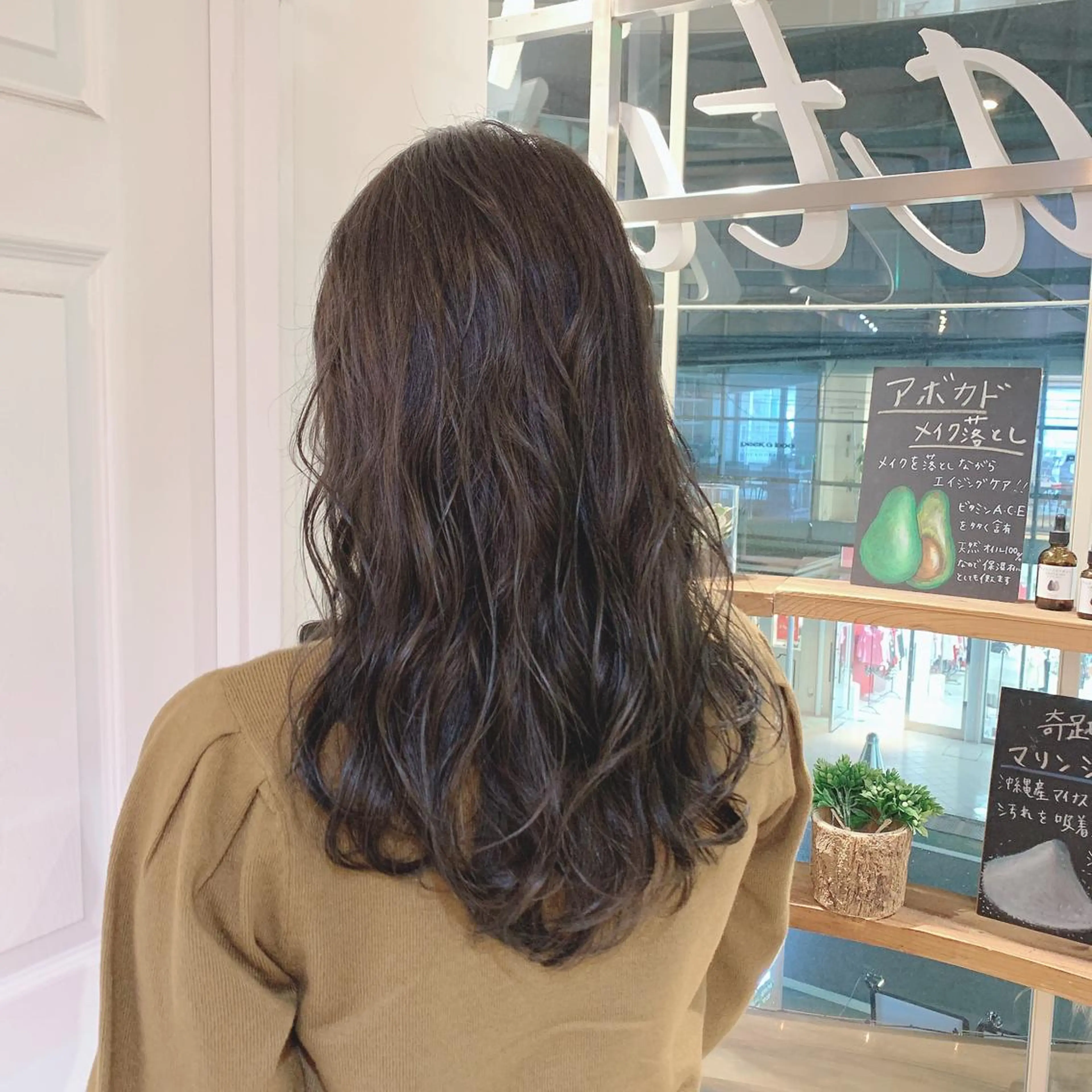 ロング カラー ヘアアレンジ ベージュカラー オリーブベージュ JYUNESU表参道所属・似合わせhair🔸 アサダ タカコ🔸のヘアスタイル