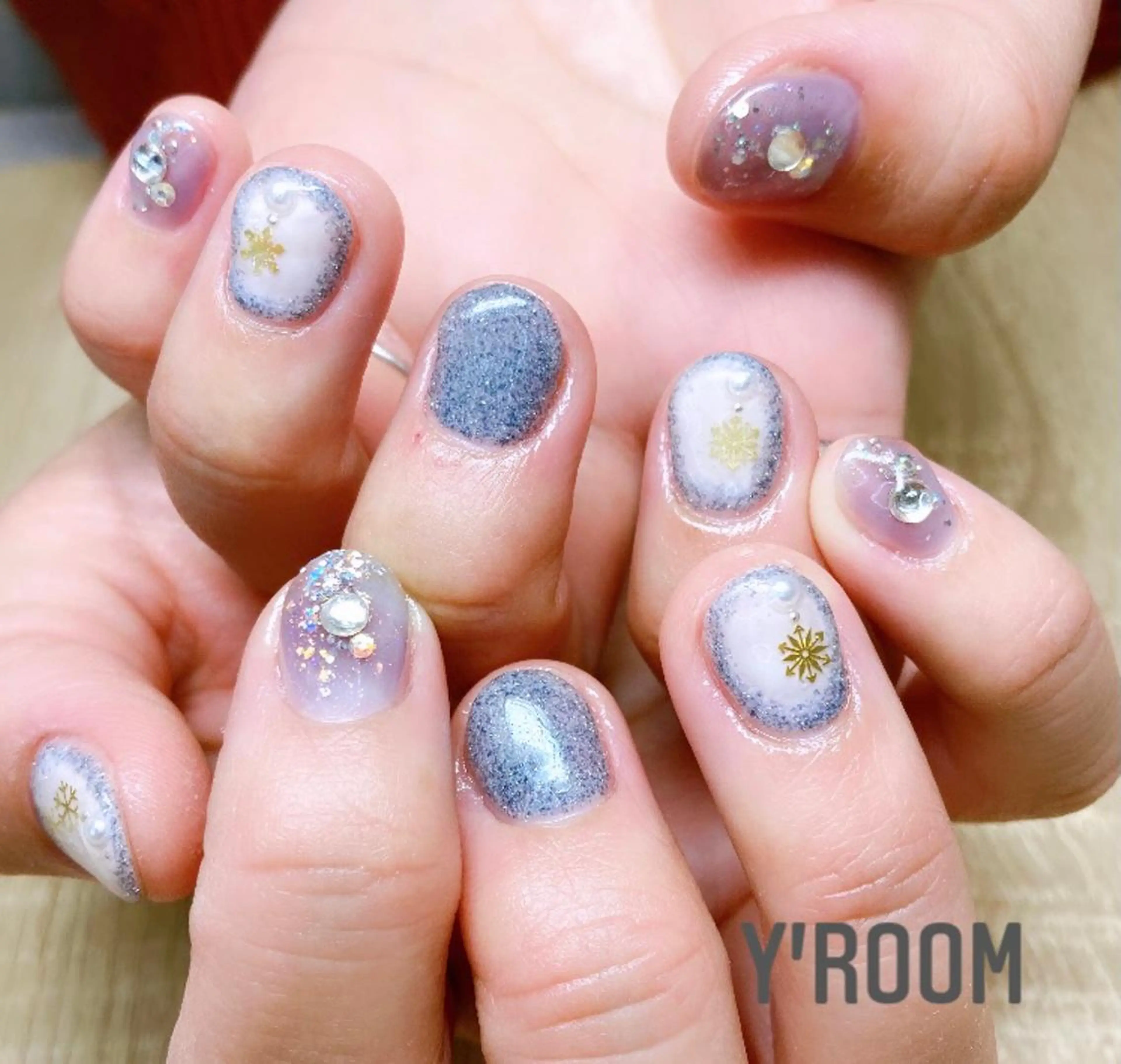 ネイル オーロラネイル フラッシュネイル フットネイル ジェルネイル 氷ネイル・うるうるネイル YUKA （ネイリスト）のネイルデザイン