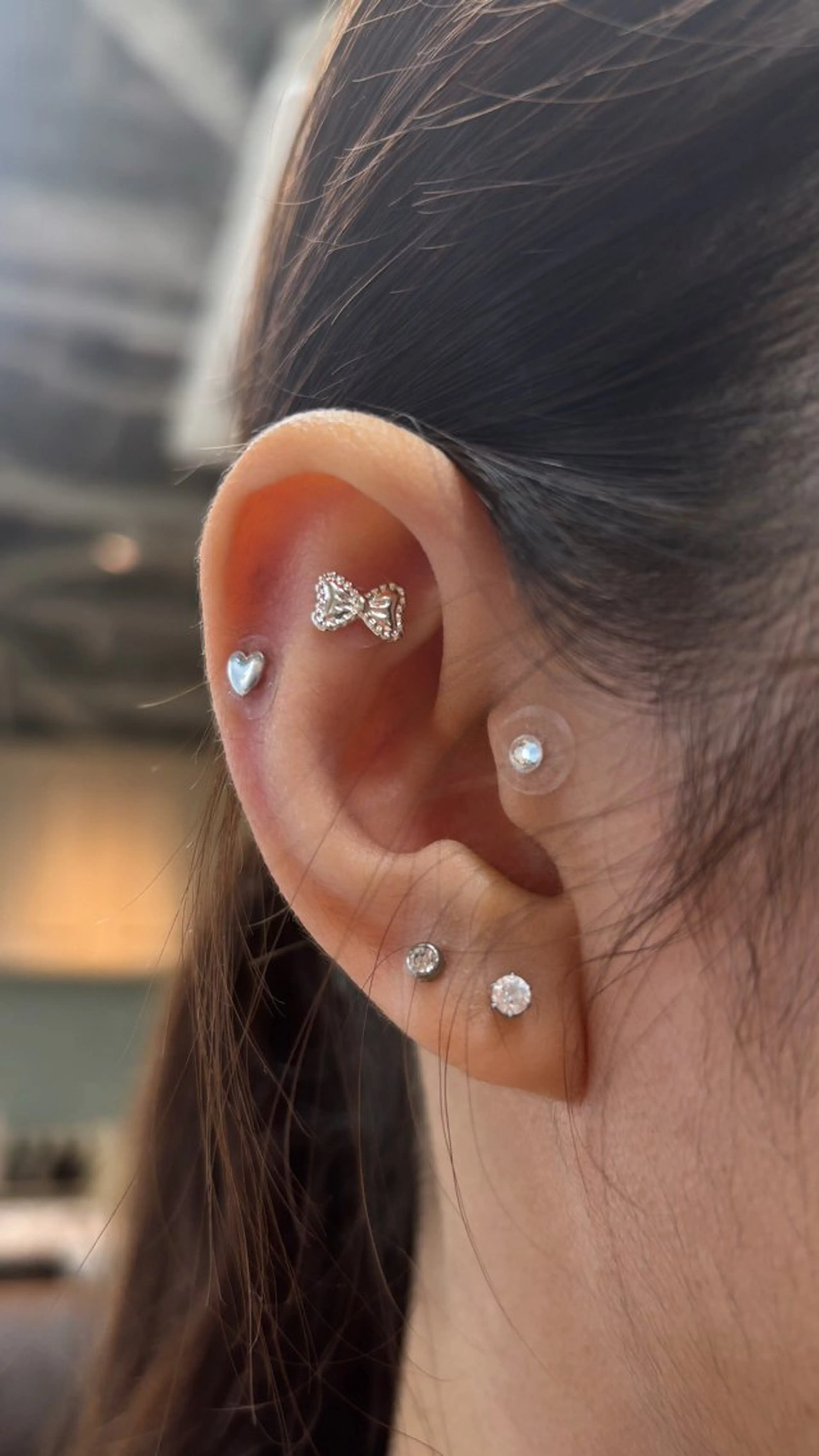 今流行りの！耳つぼジュエリー【6粒まで✨️】                パーツ追加も大歓迎です︎💕︎の写真