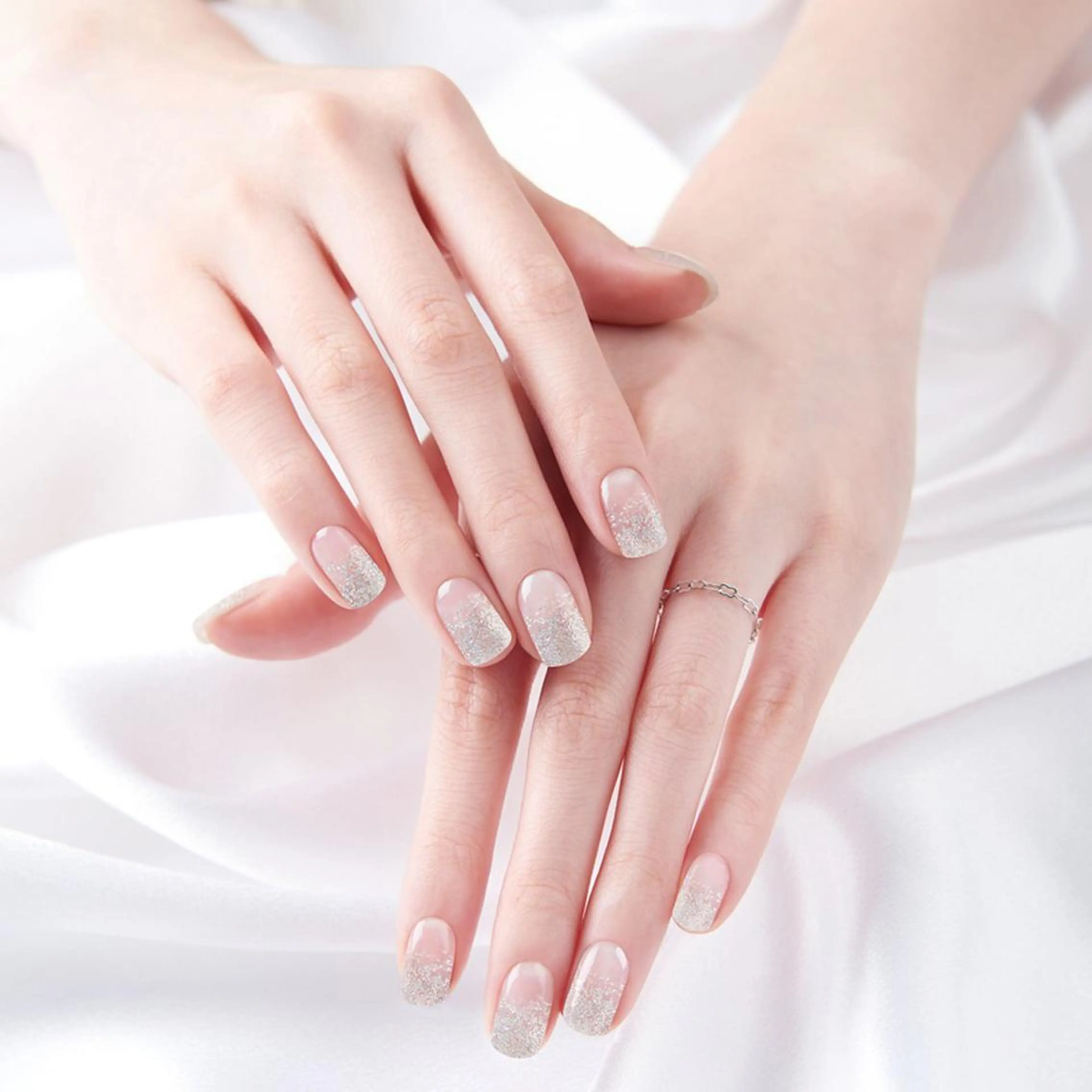 ネイル グラデーション ラメ(グリッター) ラメグラデーション ハンドネイル Tairacchi ﾀｲﾗｯﾁのエステ・リラクイメージ