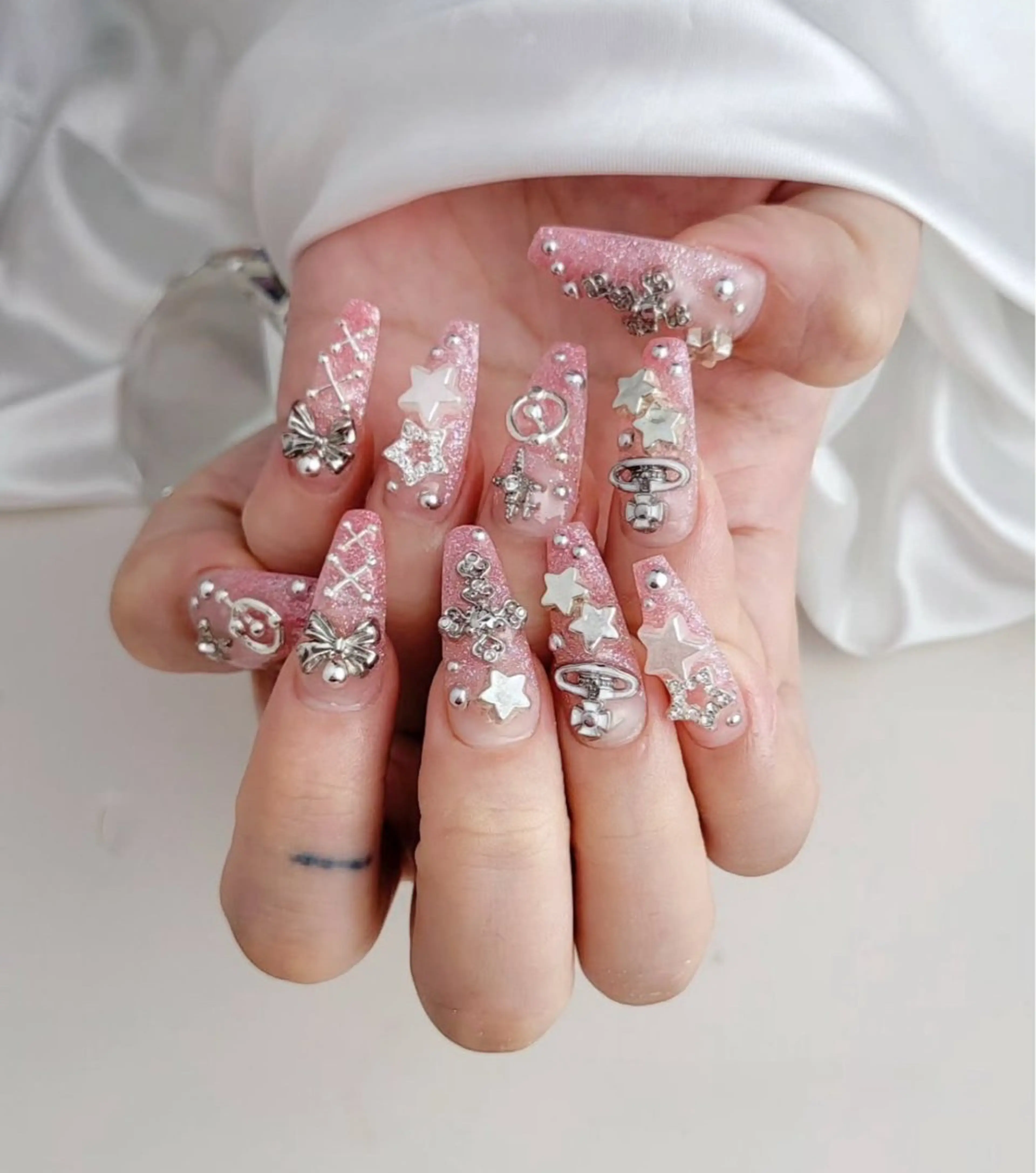 ネイル ボルドー チークネイル 成人式 フレンチネイル グラデーション ハンドネイル Lina nail所属・Luna 池袋のネイルデザイン