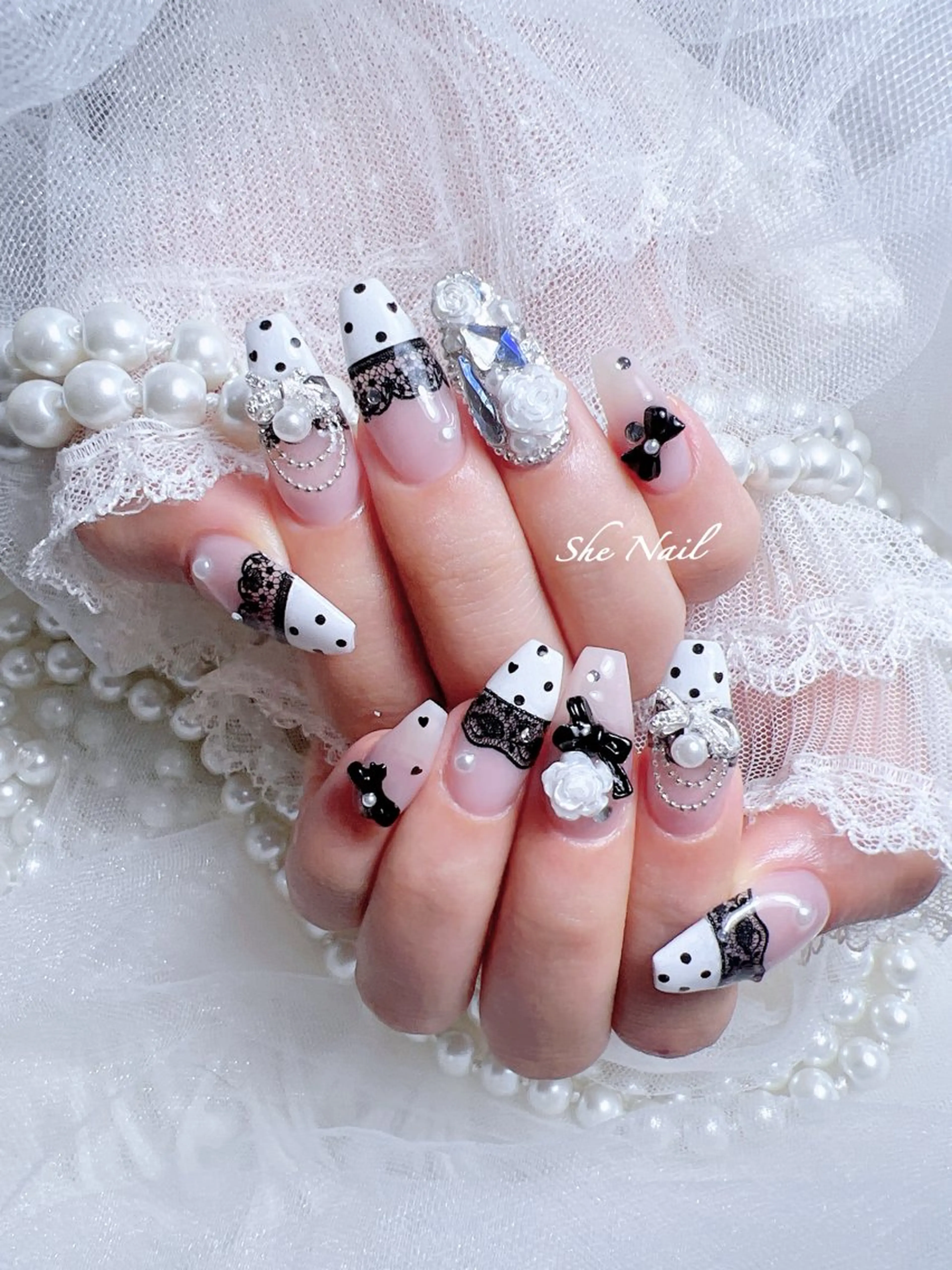 ネイル チークネイル ドット 長さ出し フレンチネイル マグネットネイル ハンドネイル She   Nail所属・ISA_ BELLAのネイルデザイン