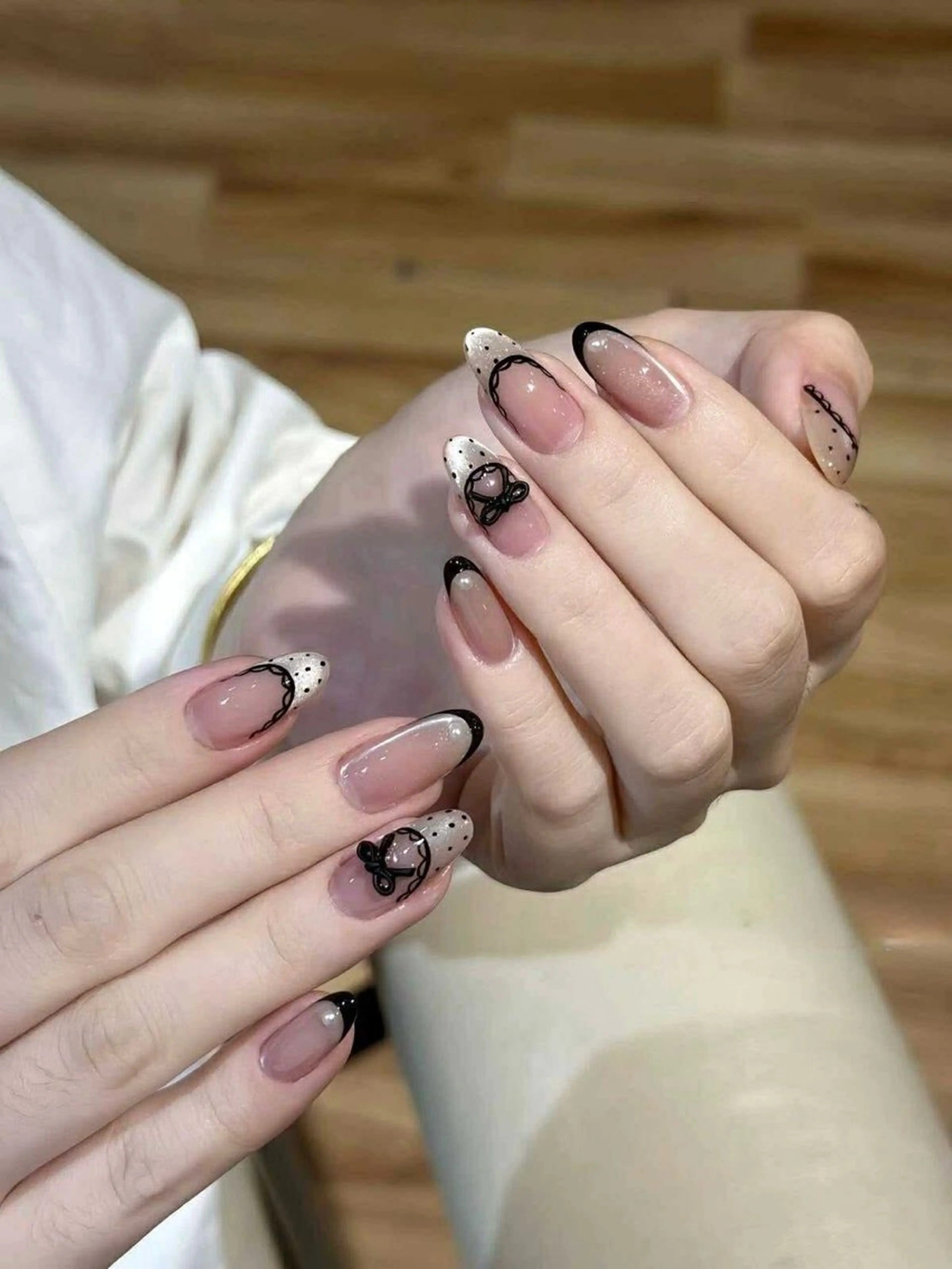 ネイル アートネイル チークネイル 氷ネイル・うるうるネイル 韓国ネイル マグネットネイル ハンドネイル NAILS168 新大久保店のネイルデザイン