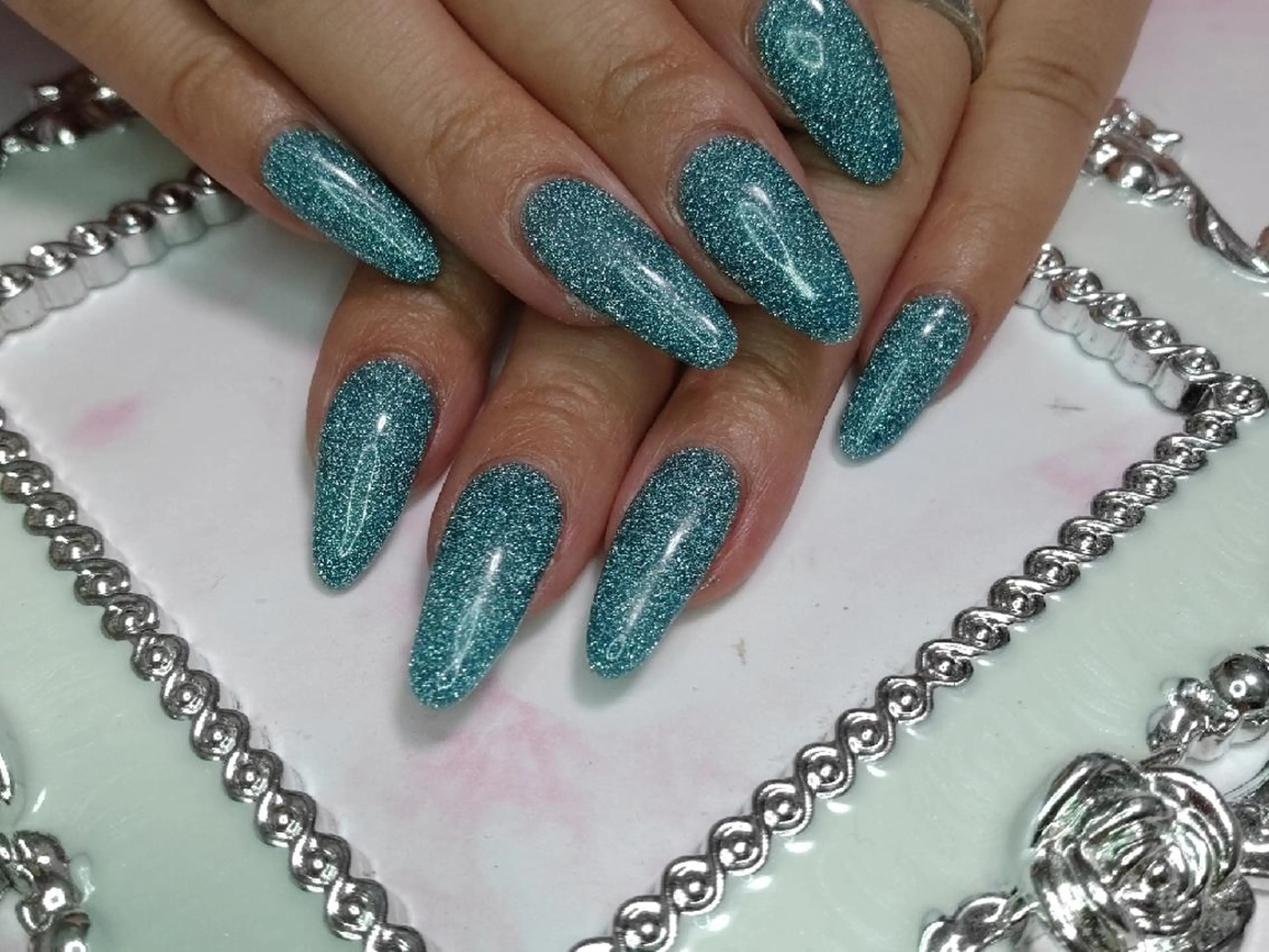 ネイル エステとネイル ローズコンフォートのネイルデザイン