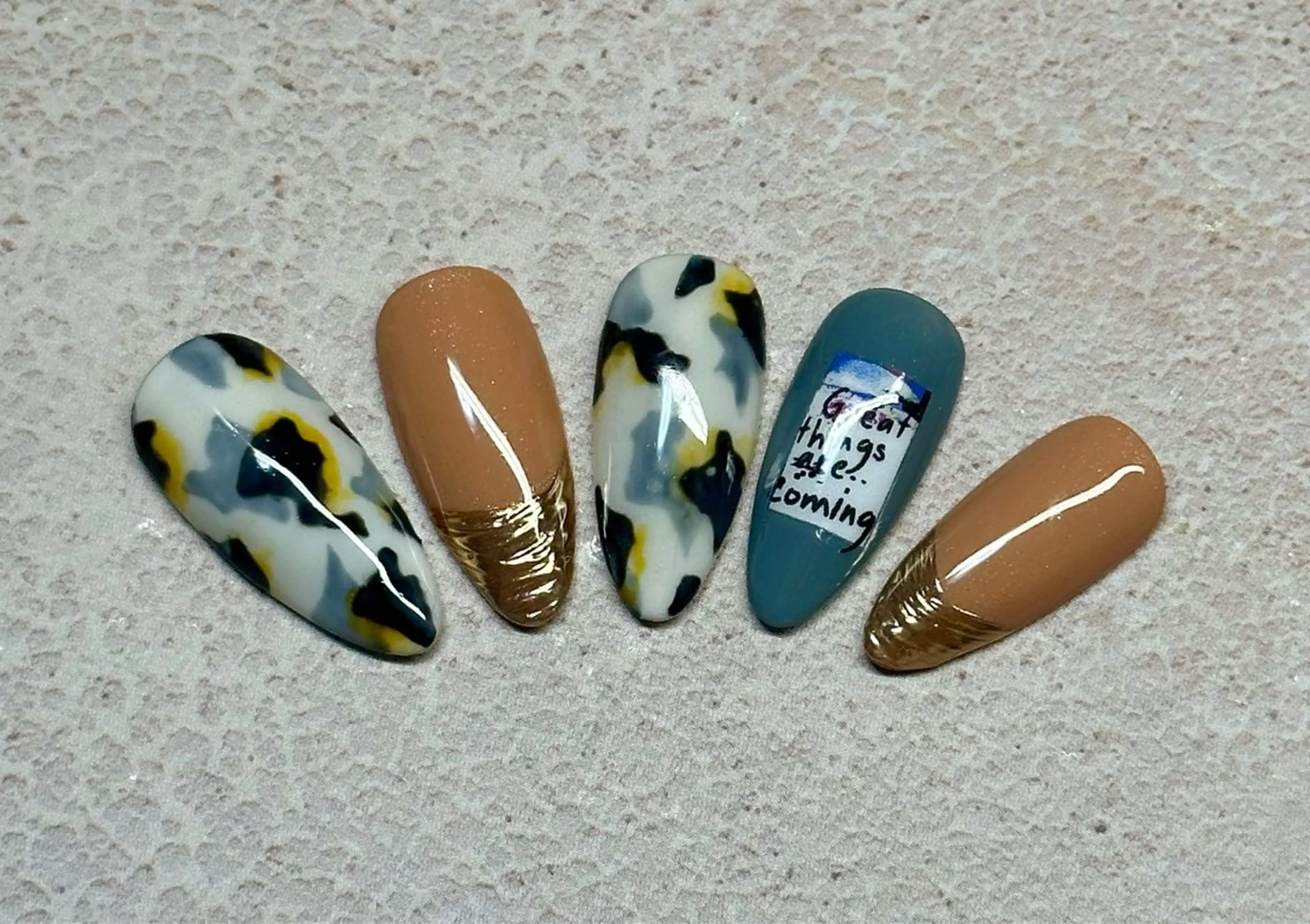 ネイル オーロラネイル べっ甲ネイル フレンチネイル ミラーネイル ニュアンスネイル M.N_ nailのネイルデザイン