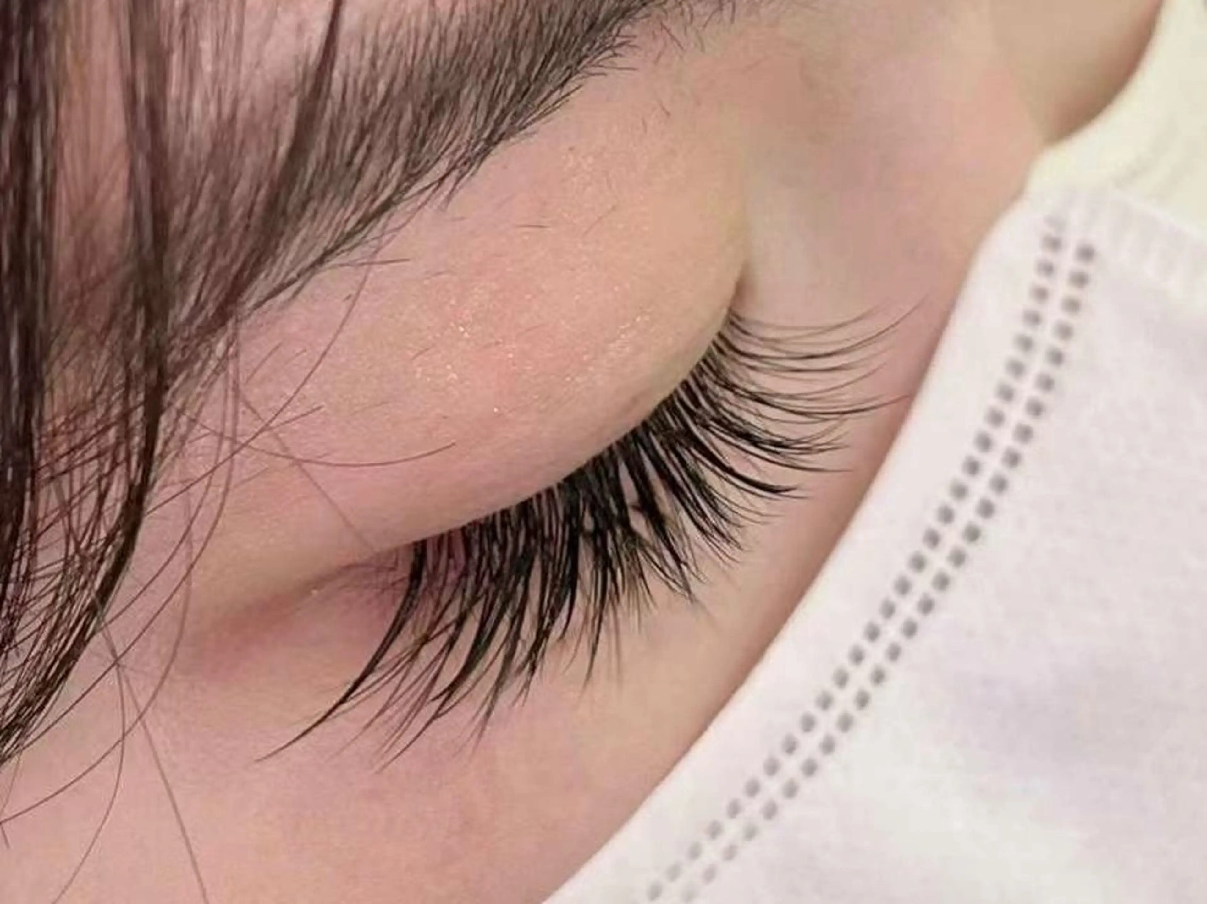 マツエク・マツパ 束感まつ毛 カラーマツエク フラットラッシュ パリジェンヌラッシュリフト まつげパーマ アベ カカのマツエク・マツパデザイン