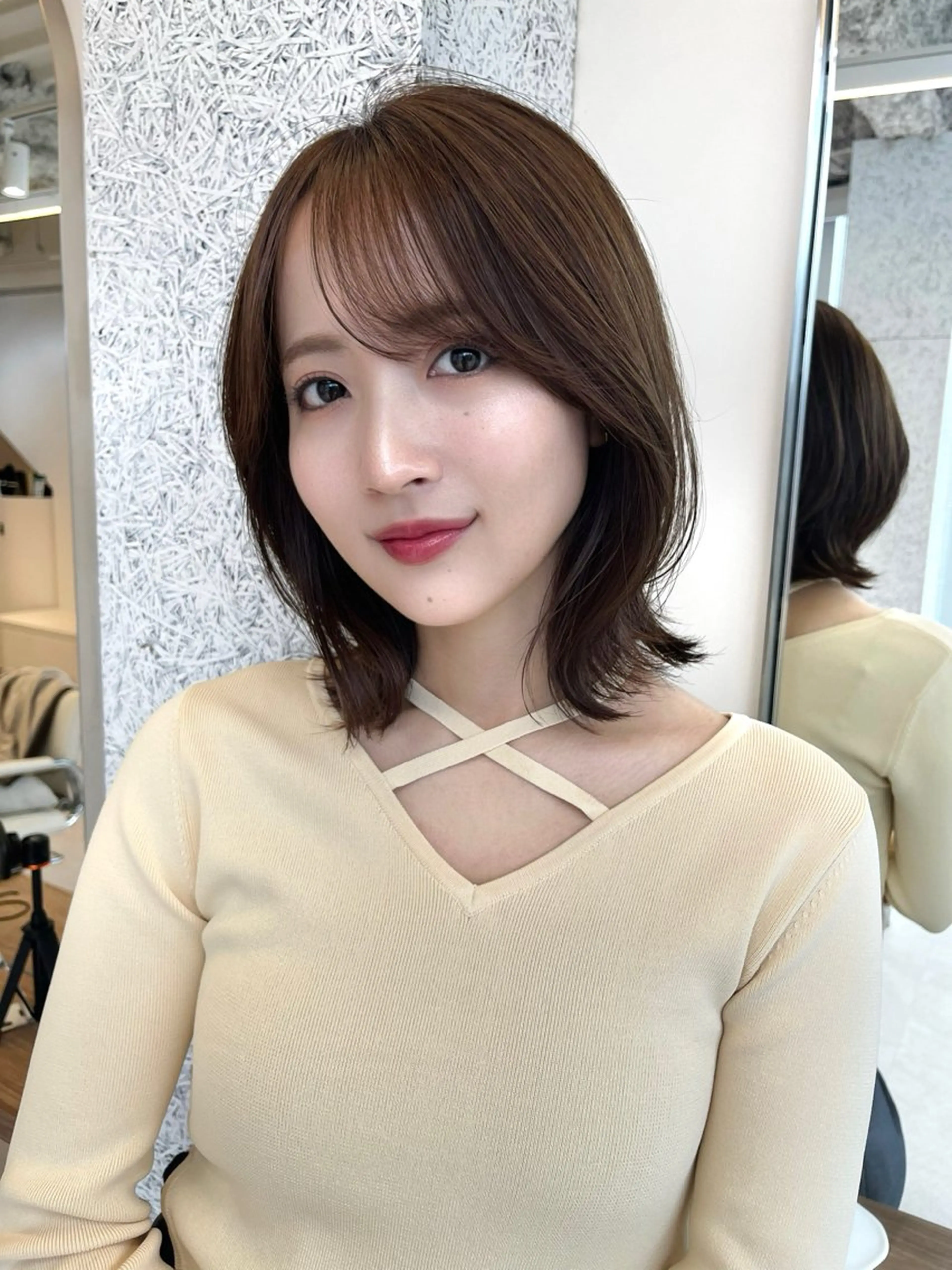 ミディアム 切りっぱなしボブ ショートボブ ボブレイヤー ミディアムパーマ ボブ カット ヘアカラー ボブ顔周り 韓国遠藤小雪のヘアスタイル