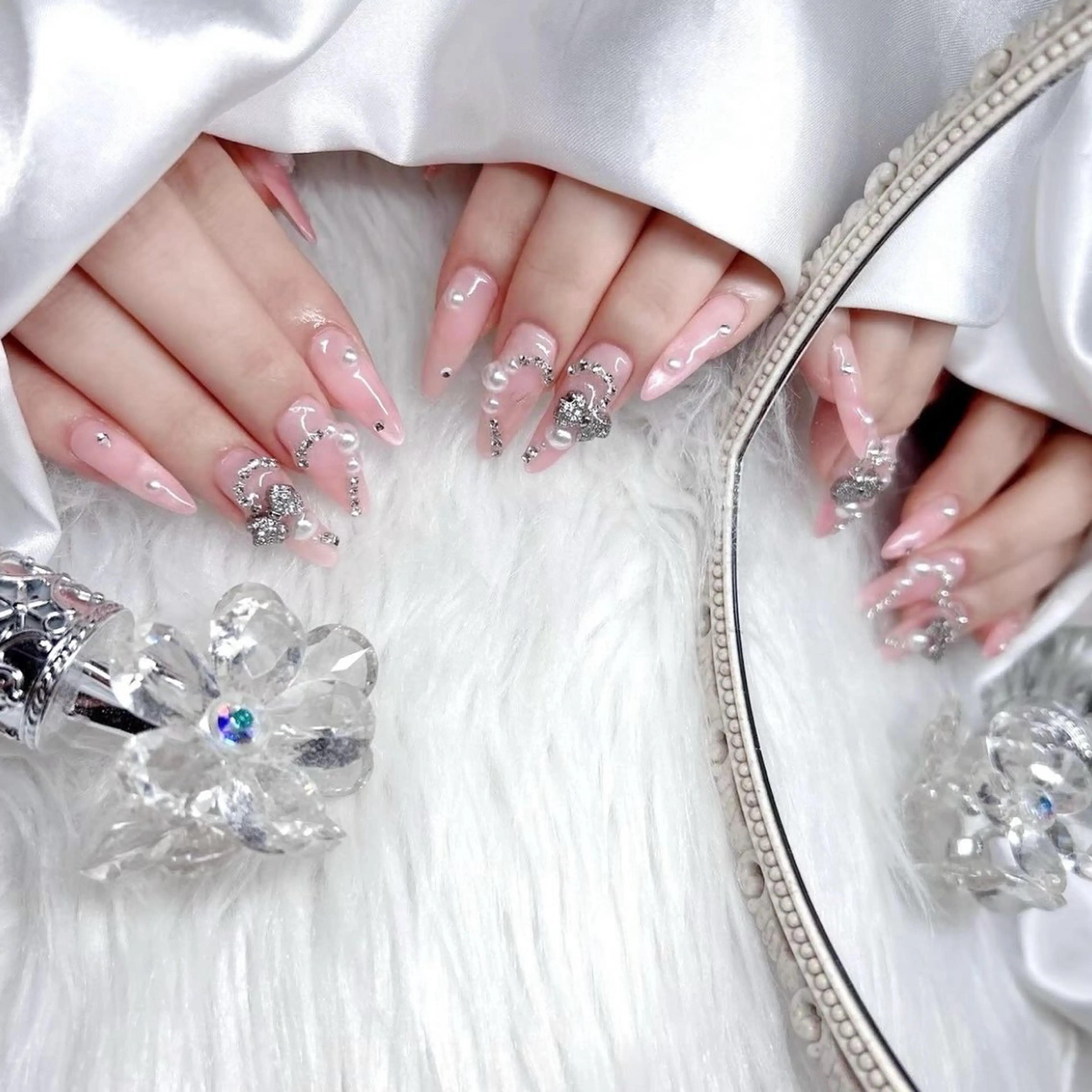 ネイル オーロラネイル 成人式 フットネイル 韓国ネイル ロングネイル Yudia -neon-のネイルデザイン