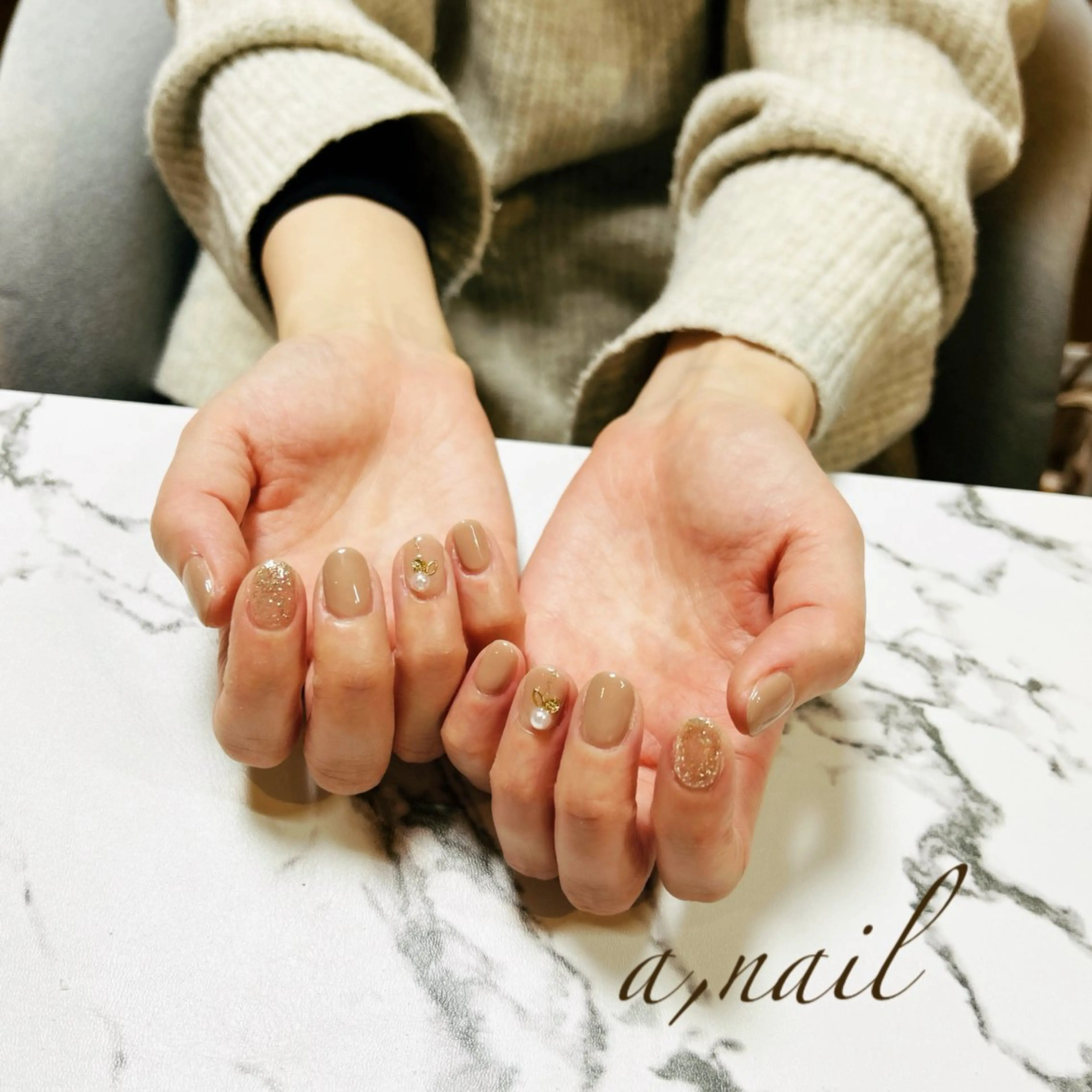 ネイル ジェルネイル キラキラネイル ワンカラーネイル シンプルネイル ハンドネイル ネイルサロン エーネイルのネイルデザイン