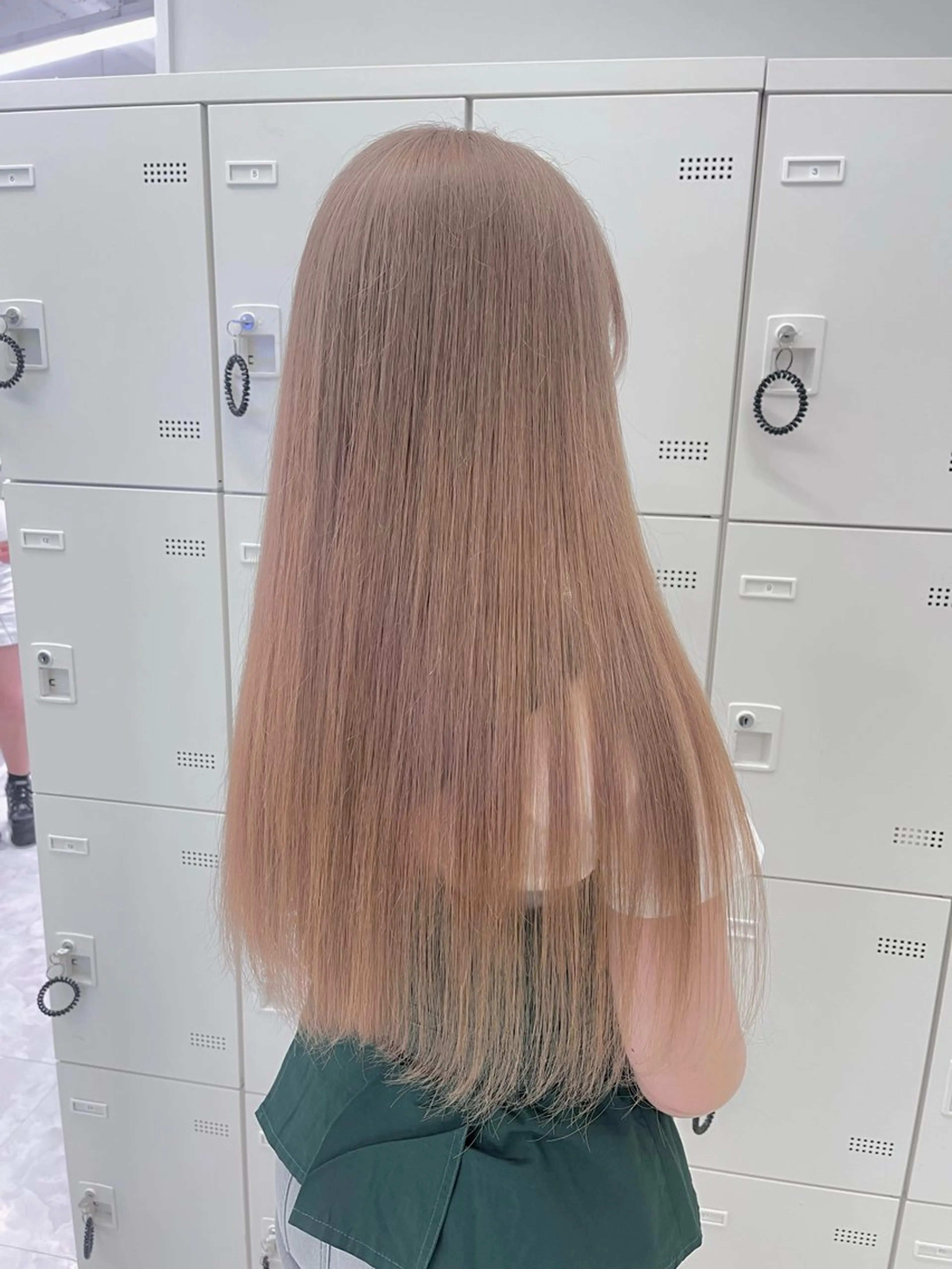 ロング カラー ヘアカラー 🤍💕ブリーチカラ ーAyaka💕🤍のヘアスタイル