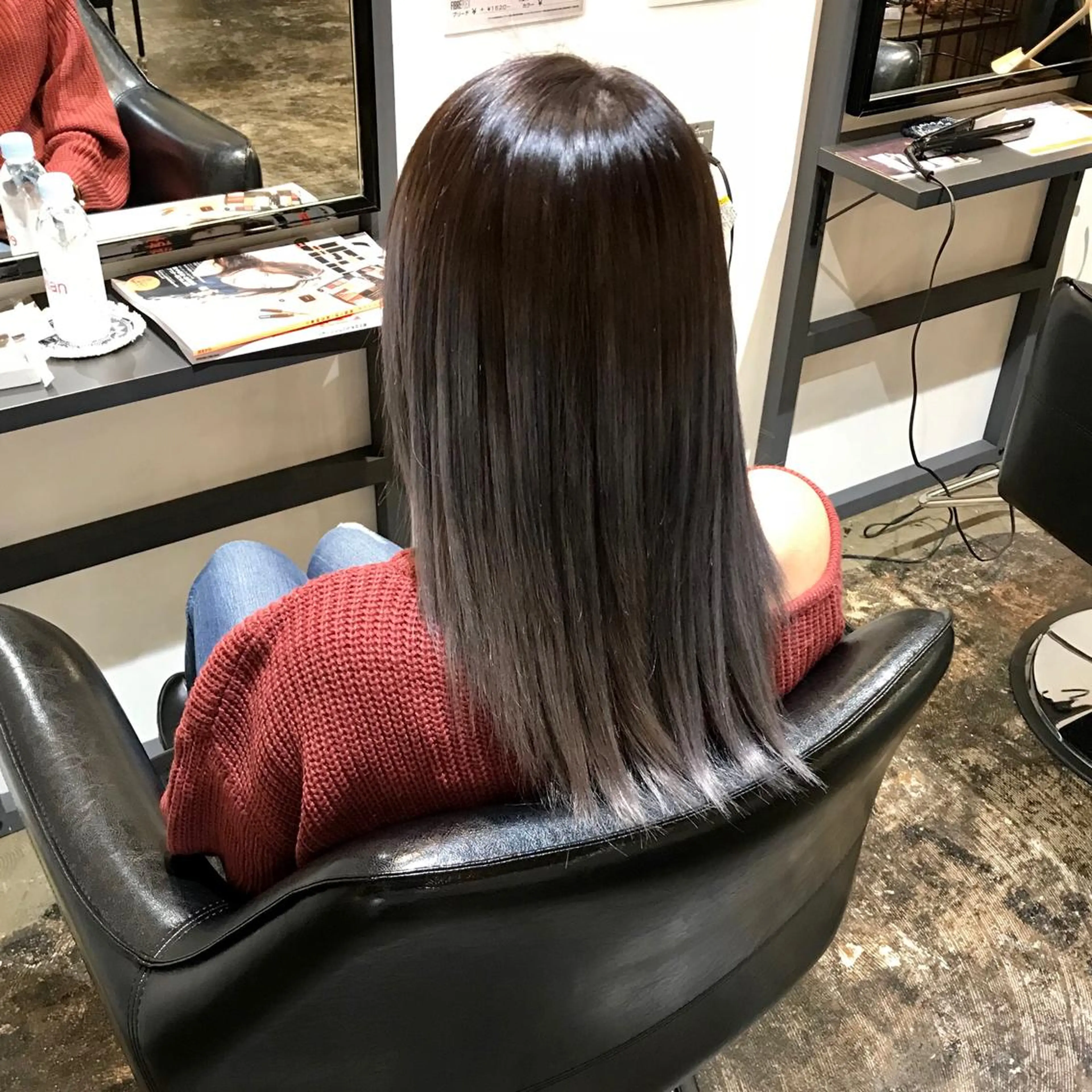 ミディアム カラー アッシュ アッシュグレー アッシュグレージュ グラデーションカラー グレージュ Neale. yumiのヘアスタイル