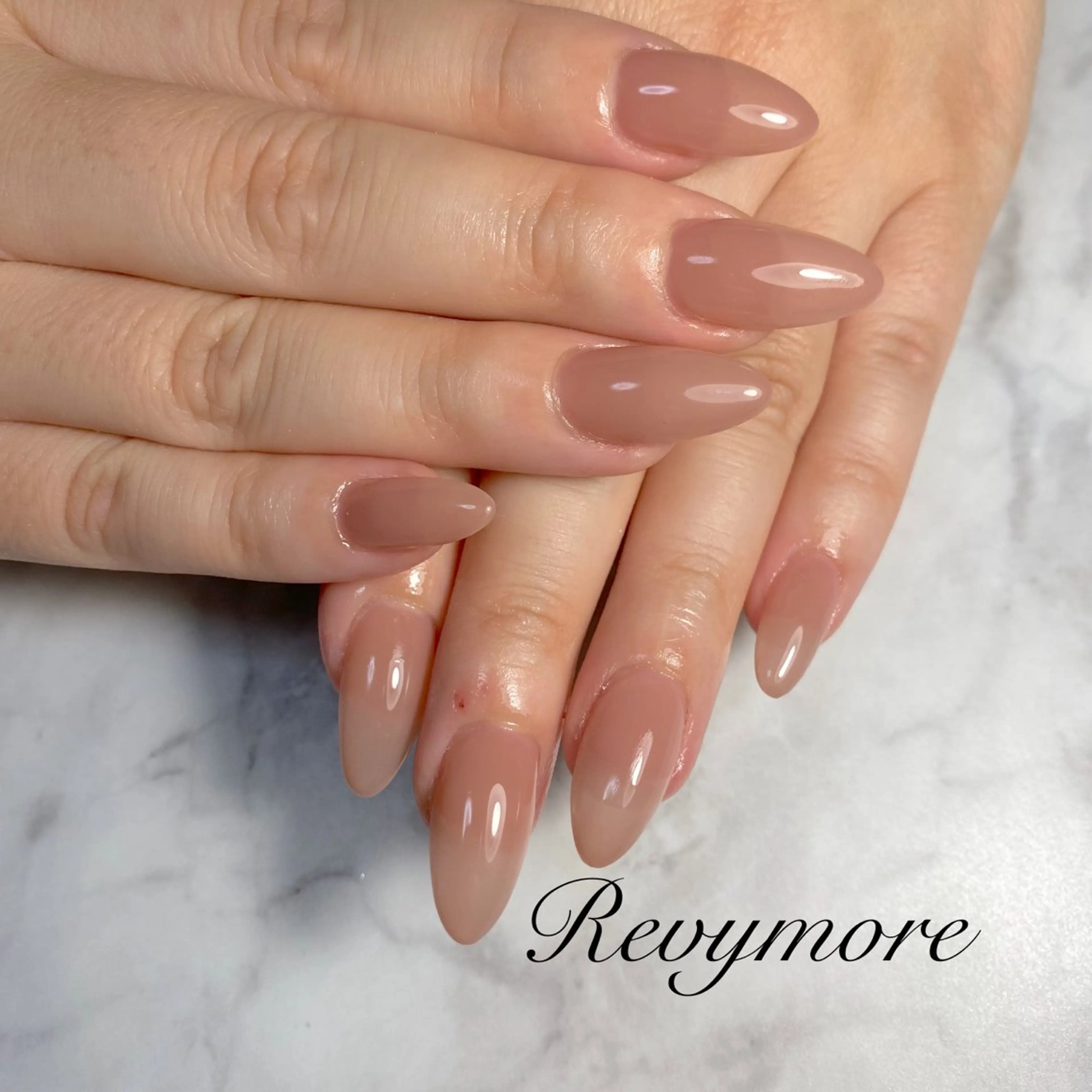 ミディアム ネイル 韓国風ヘア ジェルネイル キラキラネイル 韓国ネイル ニュアンスネイル nail salon Revymore所属・nail salon Revymoreのネイルデザイン