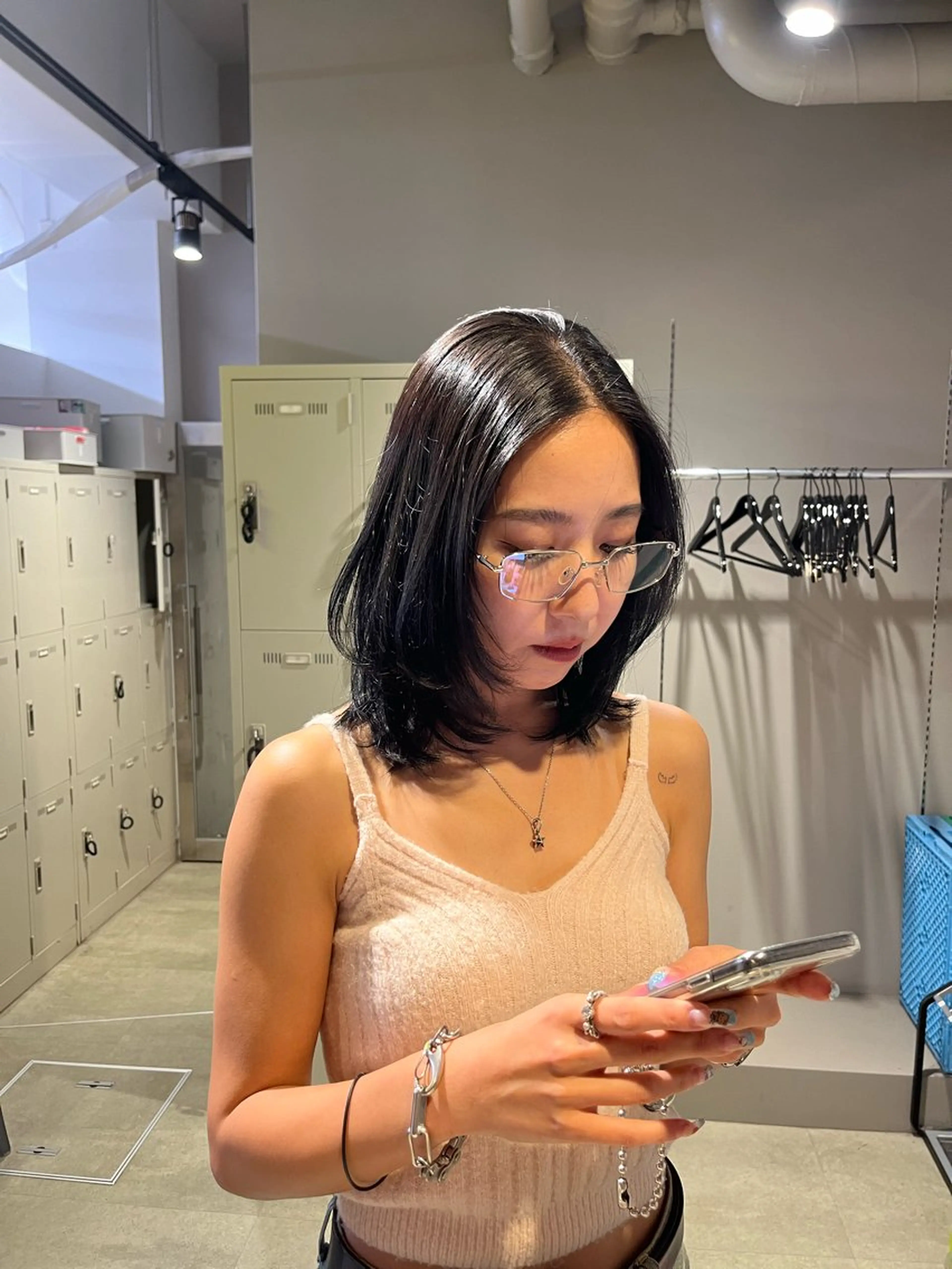 セミロング カット ヘアカラー トリートメント ヘッドスパ ヘアセット 寒色＆ブリーチ特化 寒色MiOのヘアスタイル