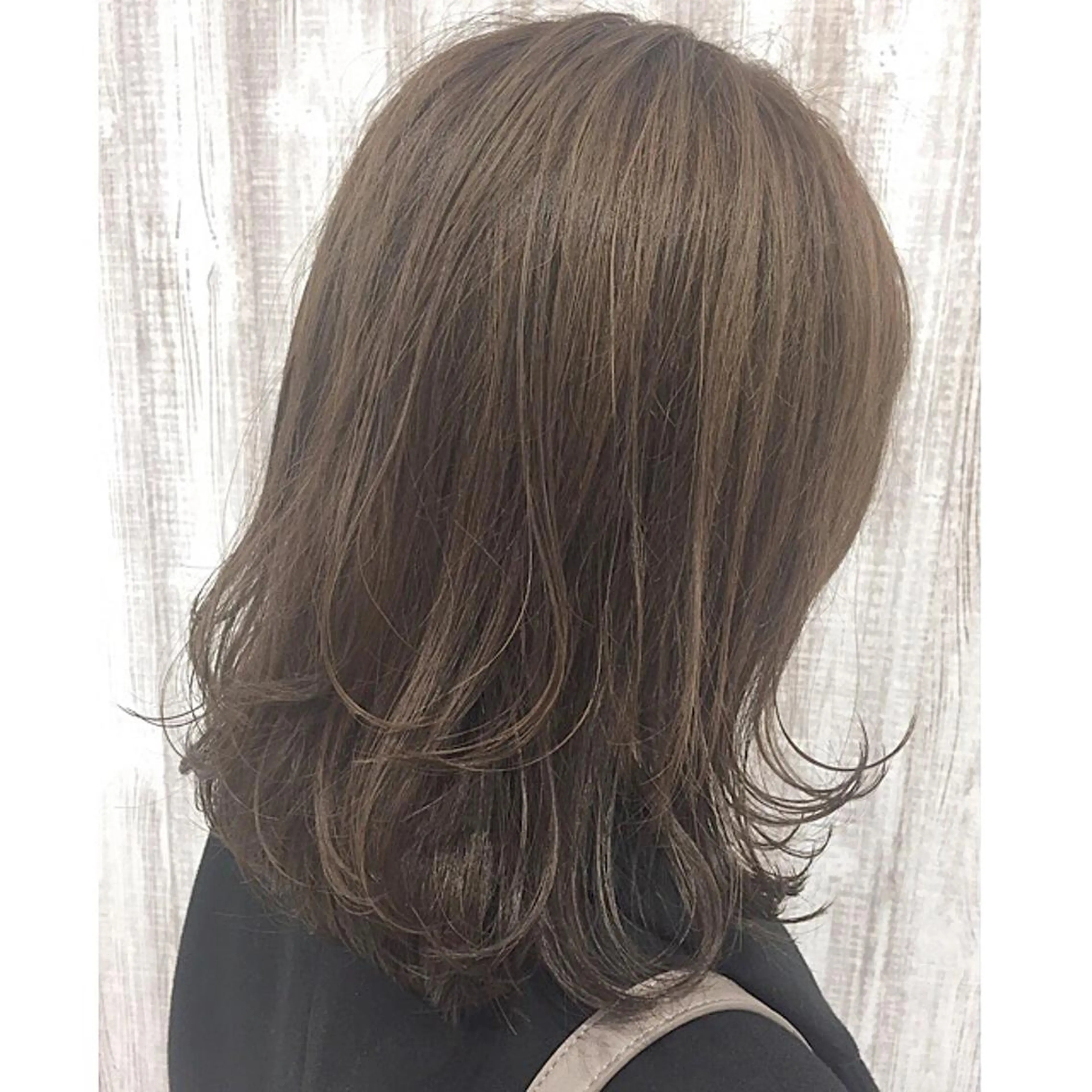 ミディアム カラー アッシュ ブルーカラー ブルーアッシュ オレンジ 透明感♡︎♡︎ 佐々木早苗のヘアスタイル